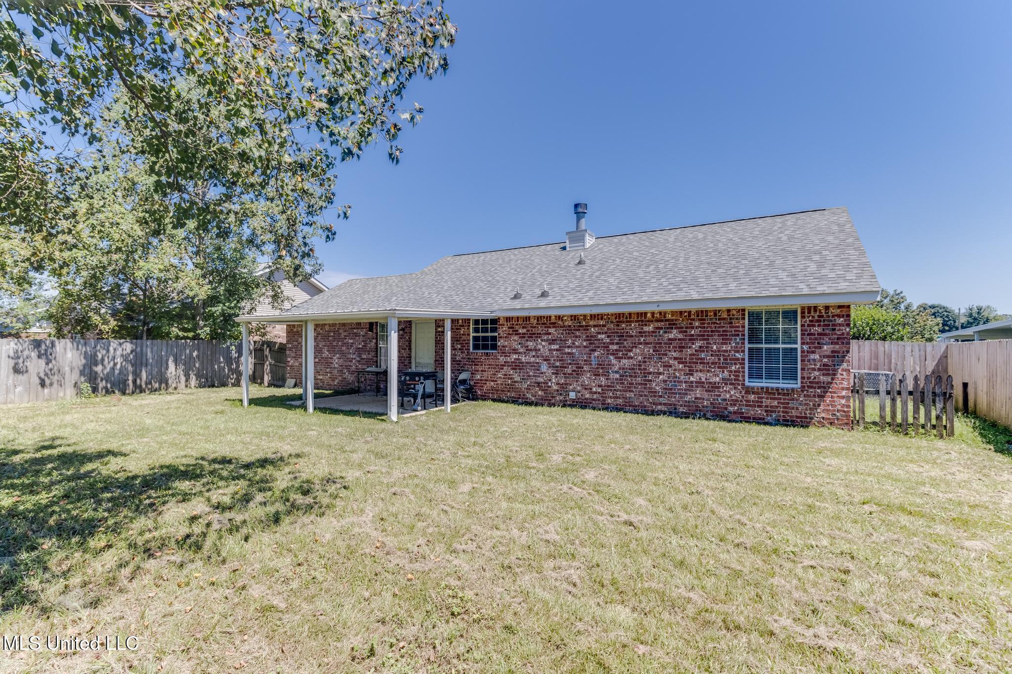 13171 W Country Hills Drive Property Photo 16