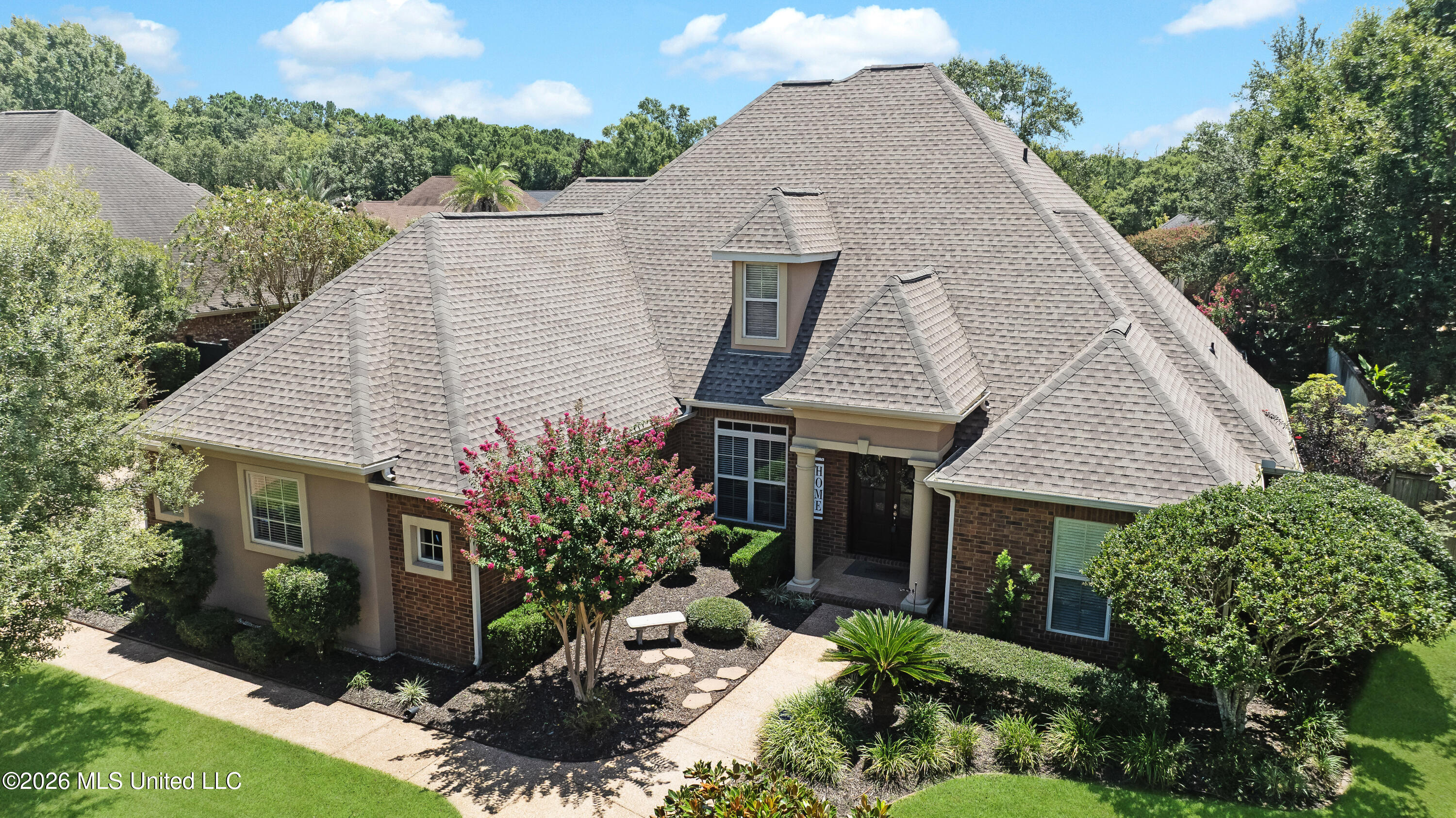 2114 Whitney Oaks Drive Property Photo 2