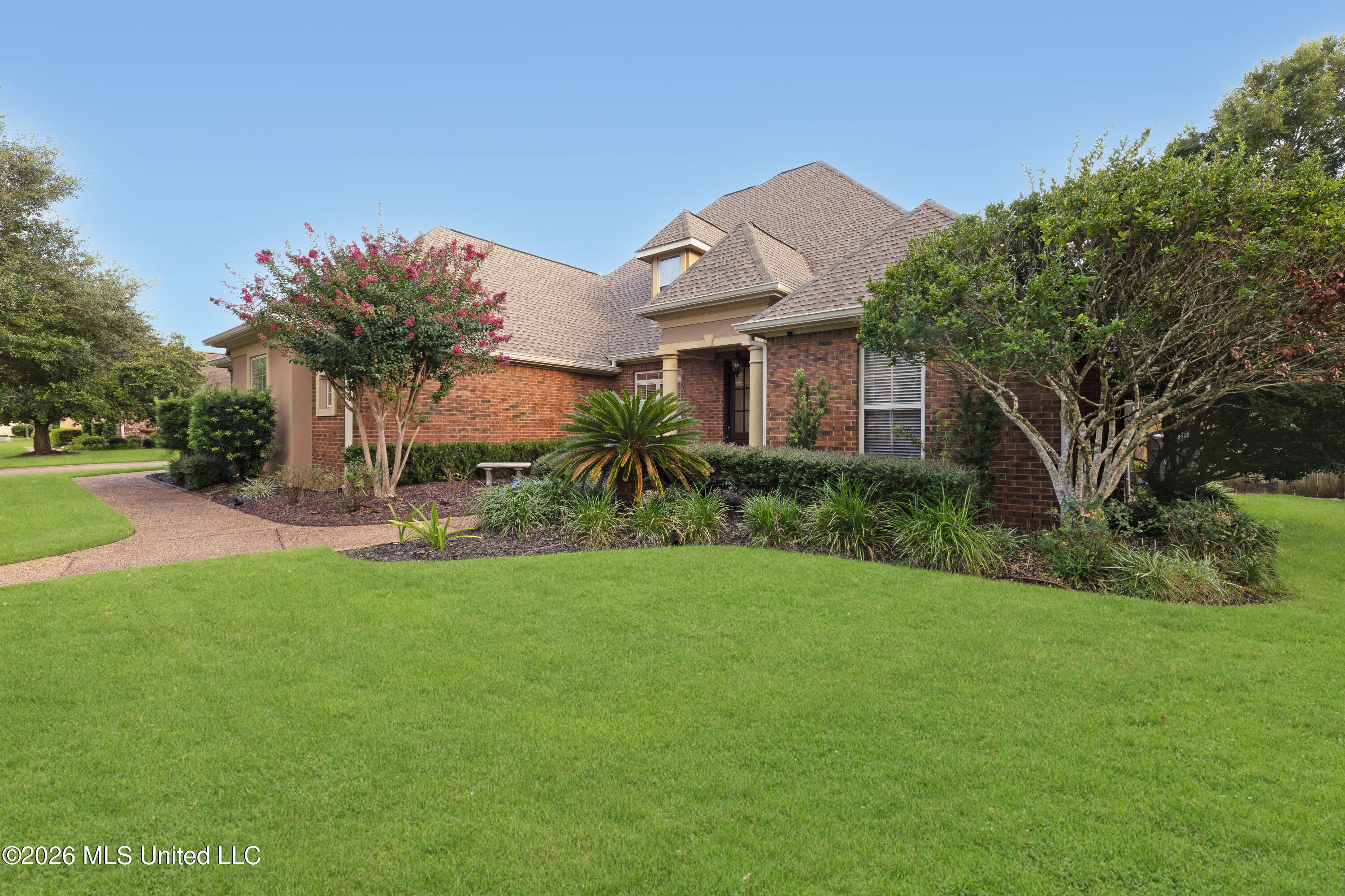 2114 Whitney Oaks Drive Property Photo 3