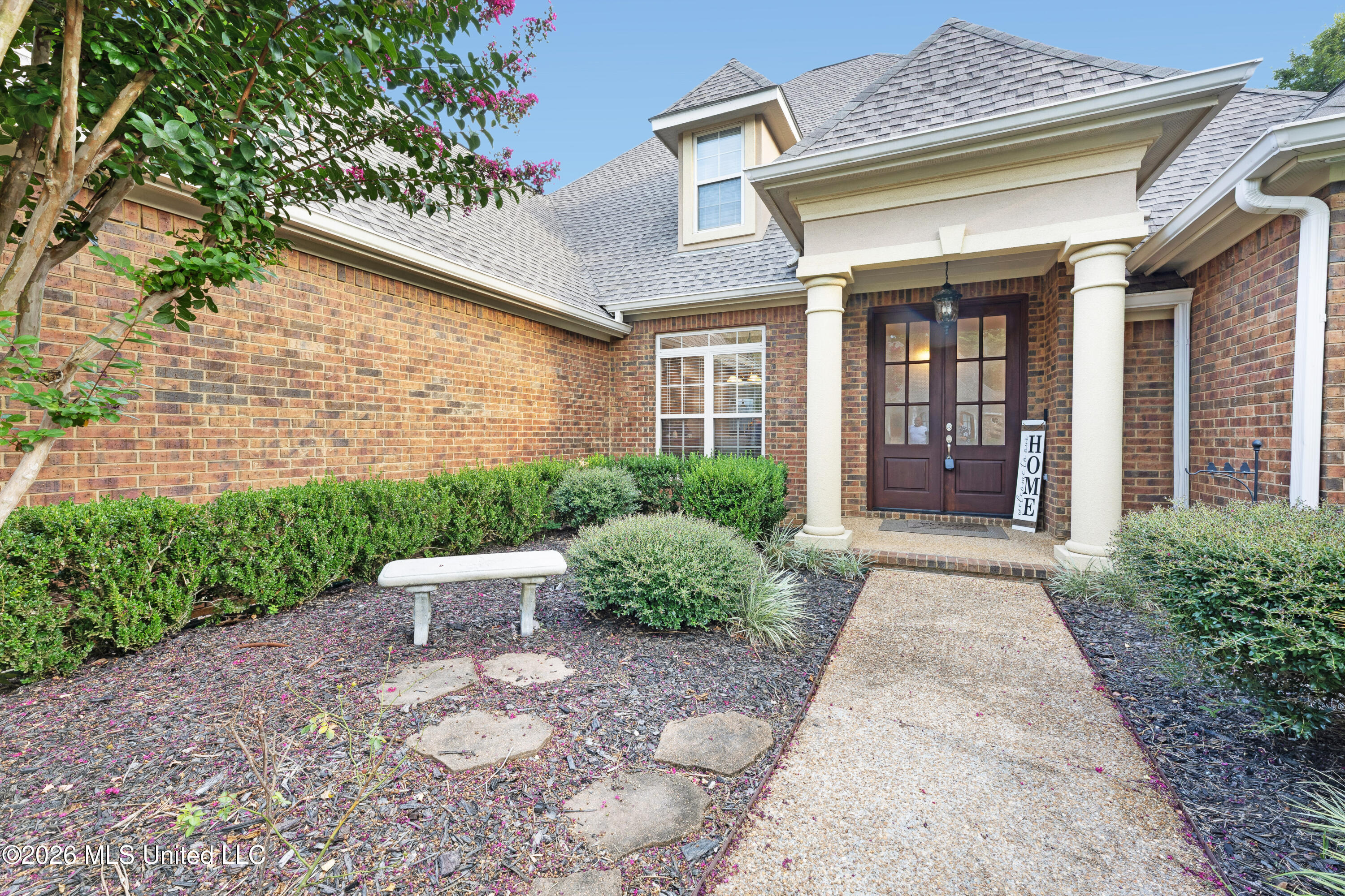 2114 Whitney Oaks Drive Property Photo 4