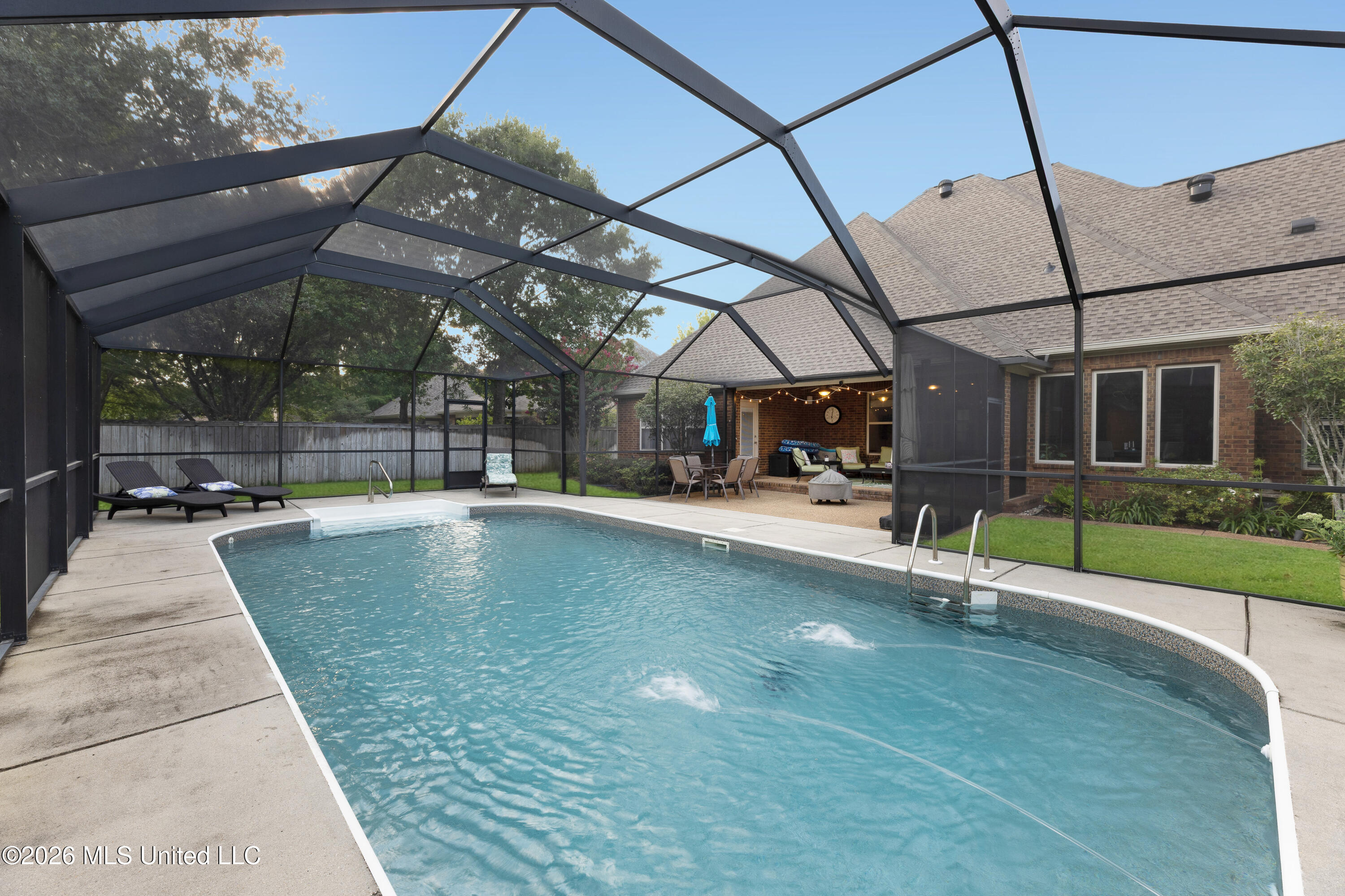 2114 Whitney Oaks Drive Property Photo 6