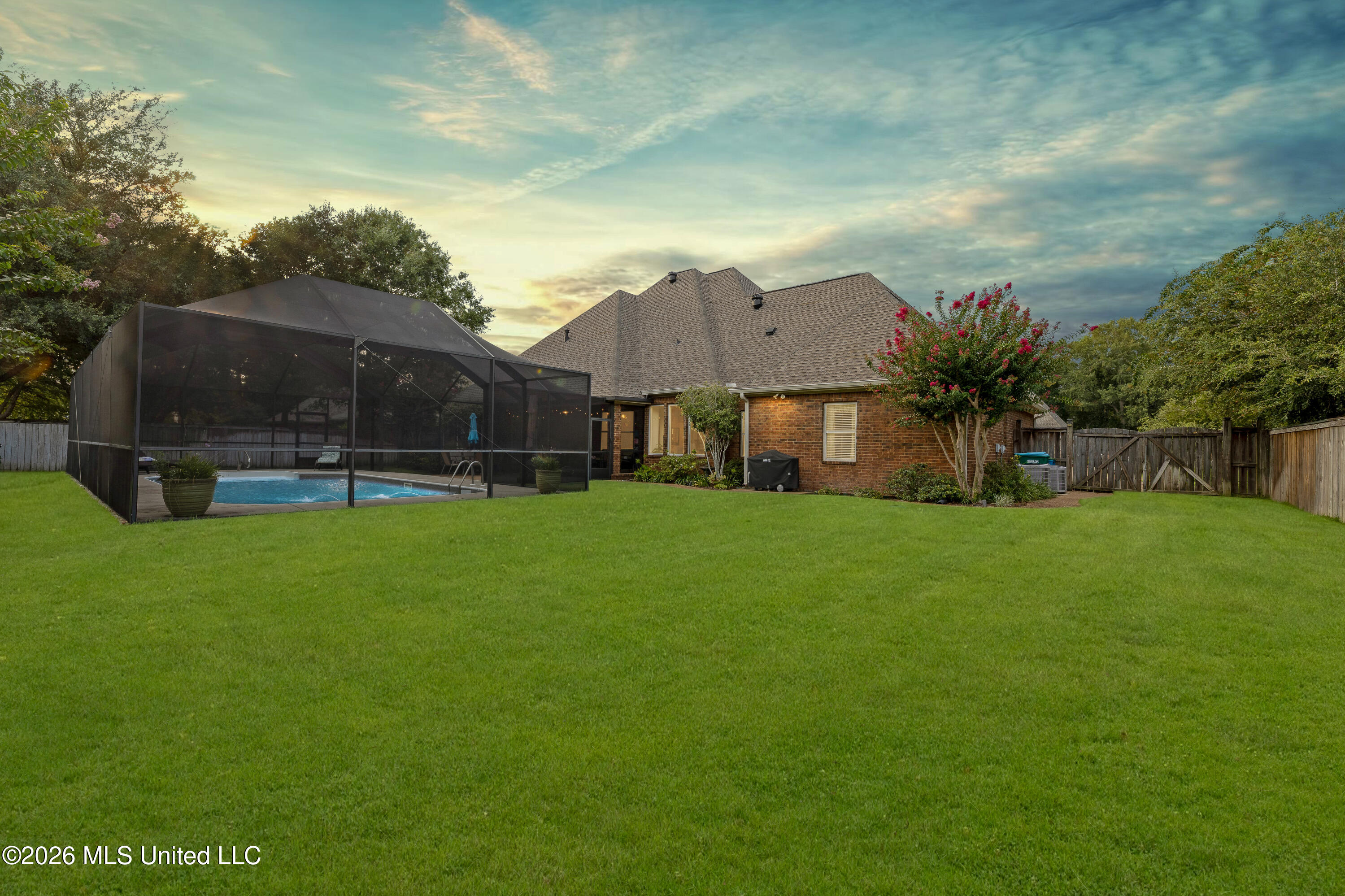 2114 Whitney Oaks Drive Property Photo 7