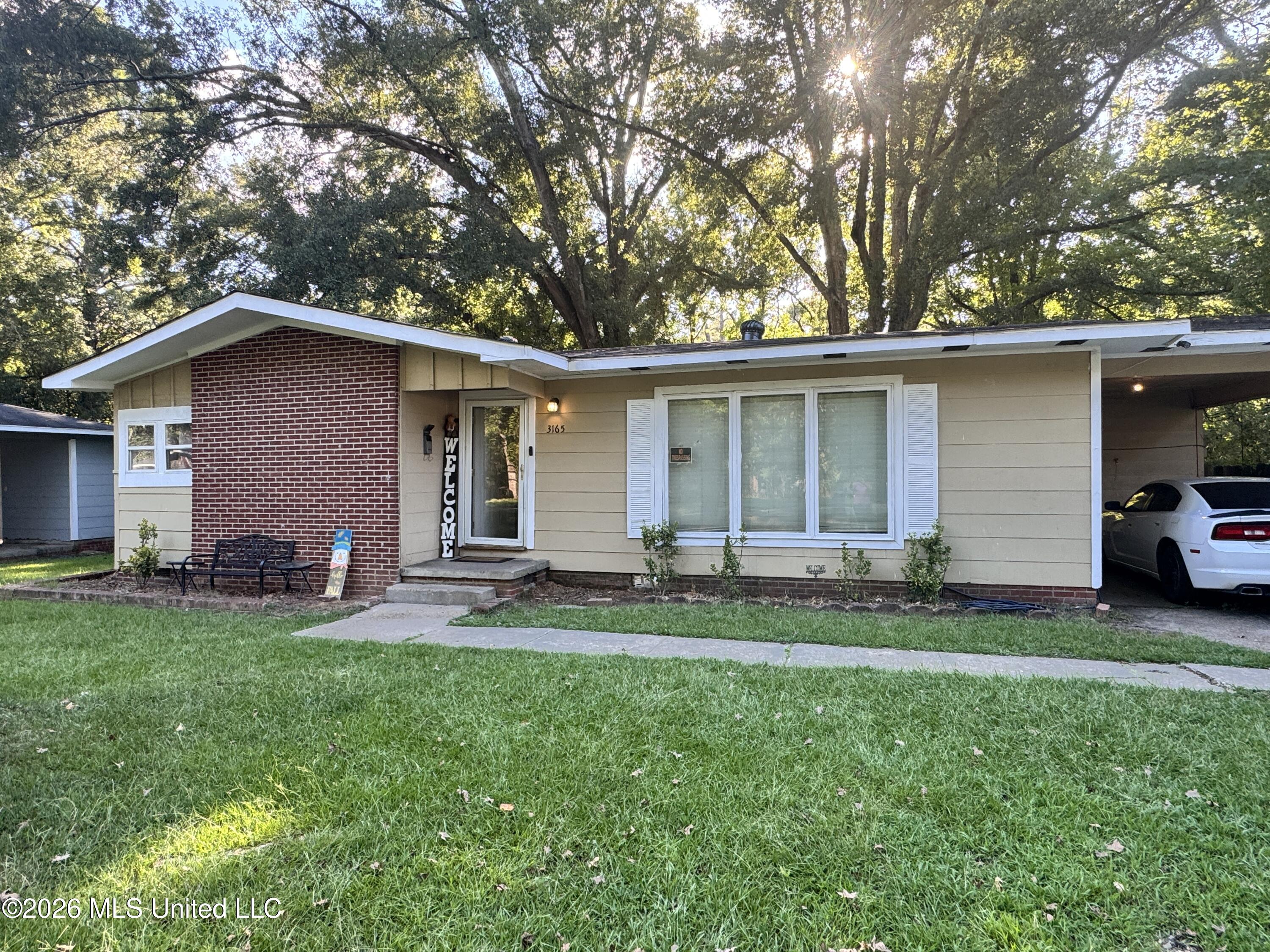 3165 Oak Forest Drive Property Photo 1