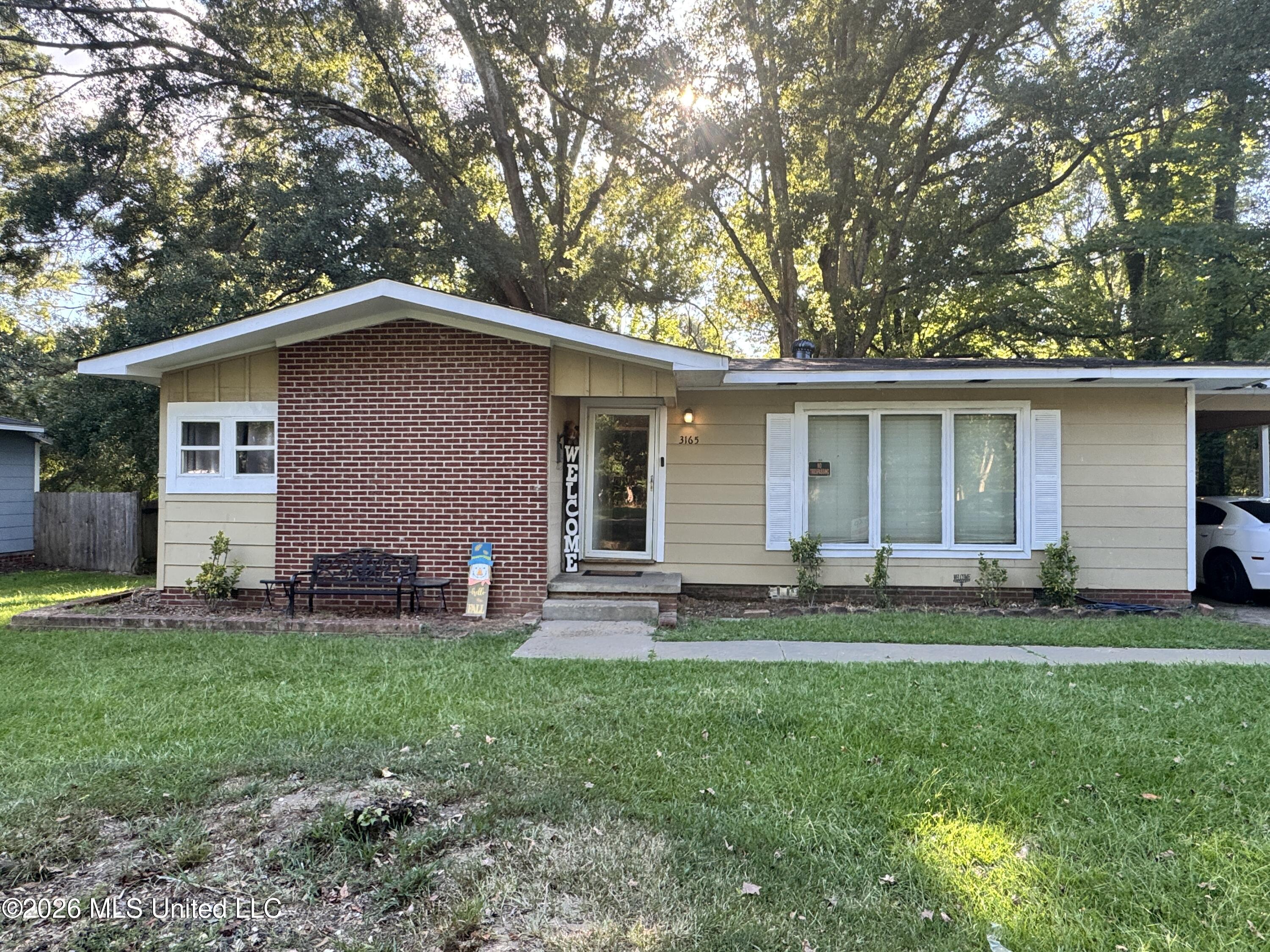3165 Oak Forest Drive Property Photo 2