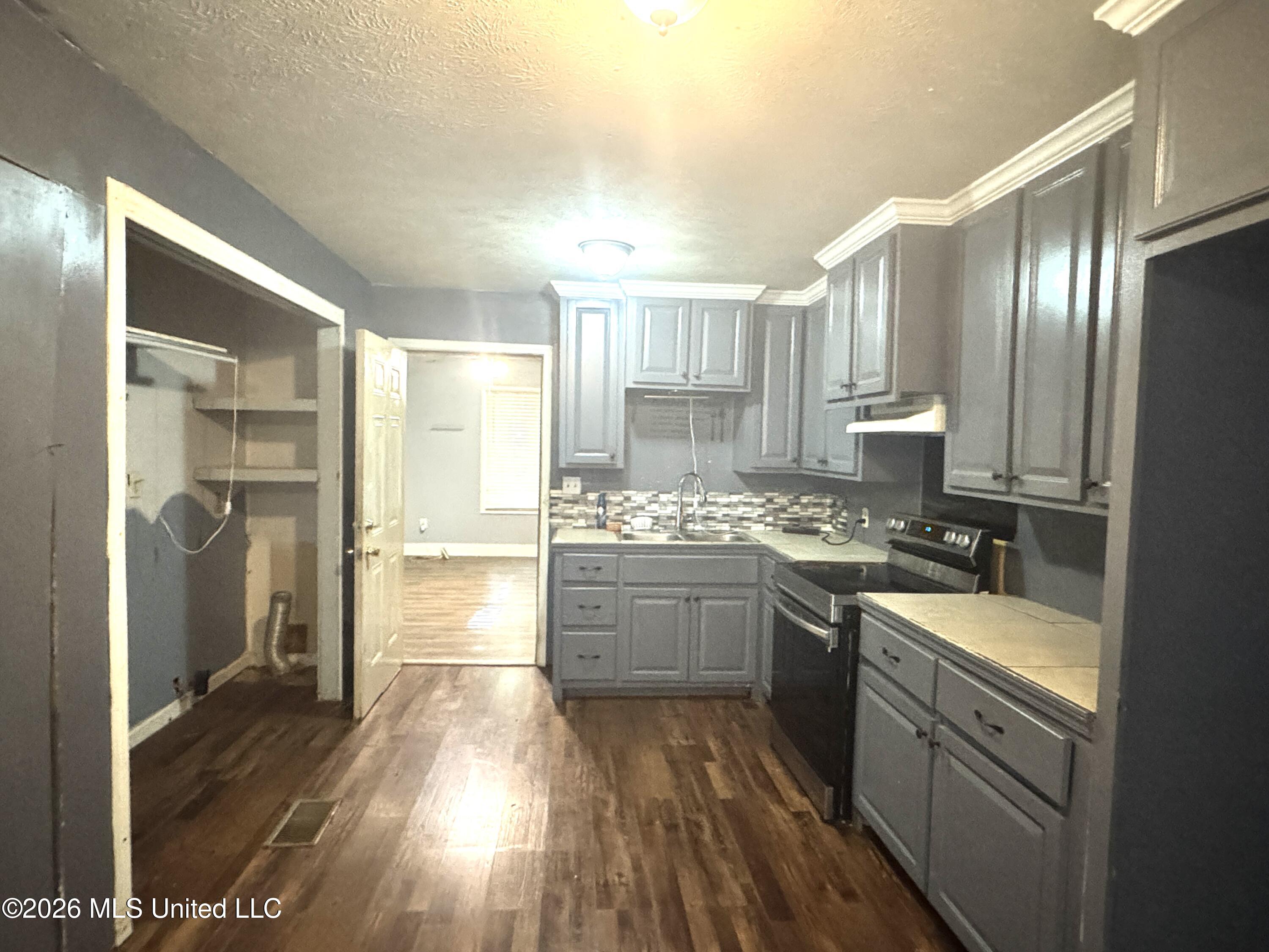 3165 Oak Forest Drive Property Photo 8