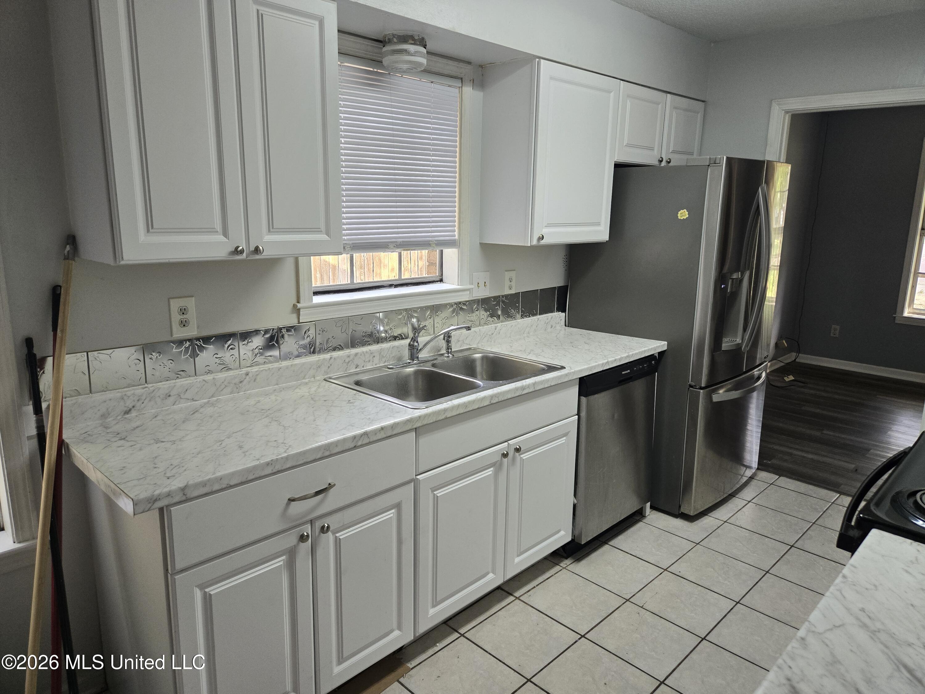 614 Capewood Property Photo 3