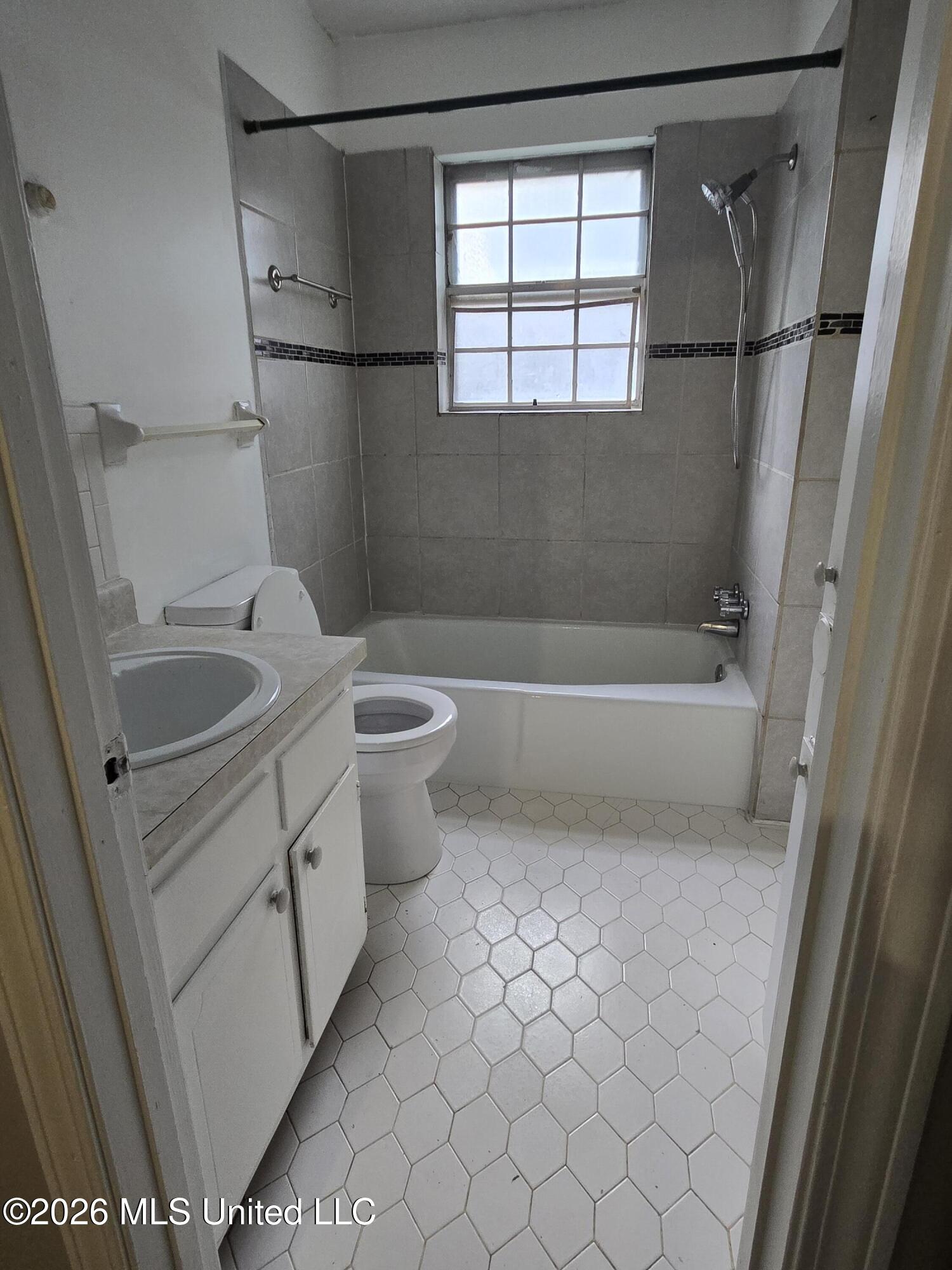 614 Capewood Property Photo 7