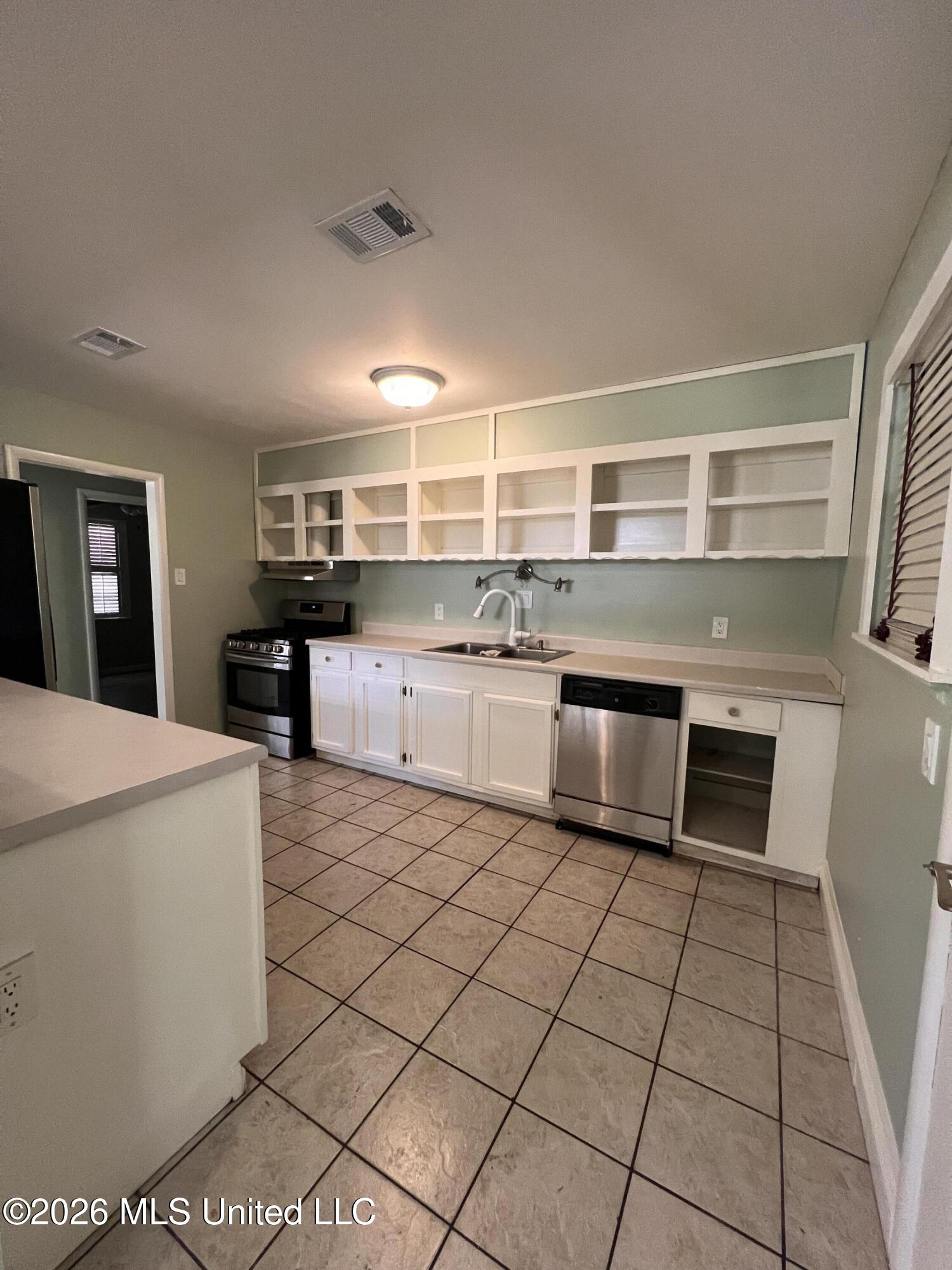 802 Augustine Drive Property Photo 6