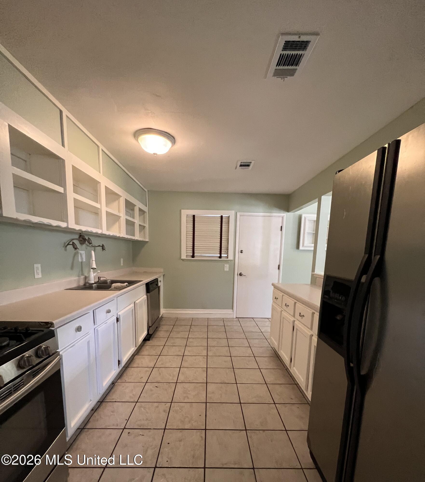 802 Augustine Drive Property Photo 8
