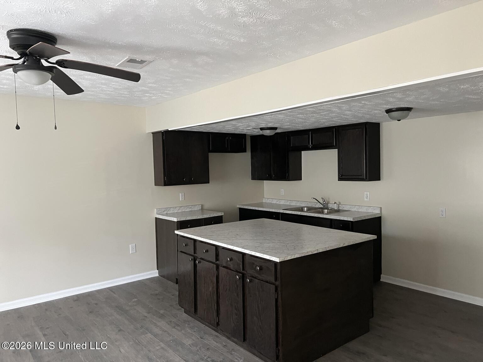 1021 Raymond Rd Road Property Photo 2