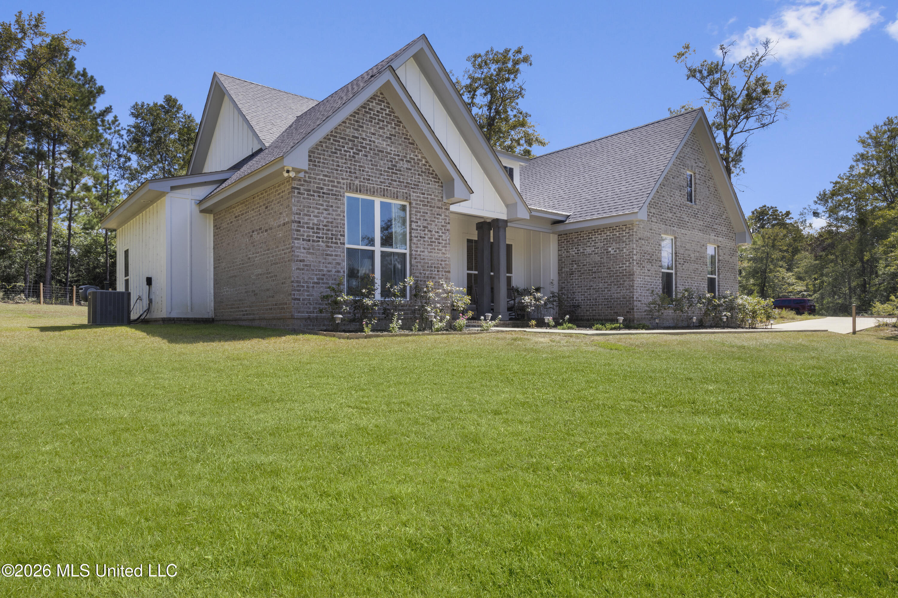 9 Stone Forrest Trail Property Photo 4