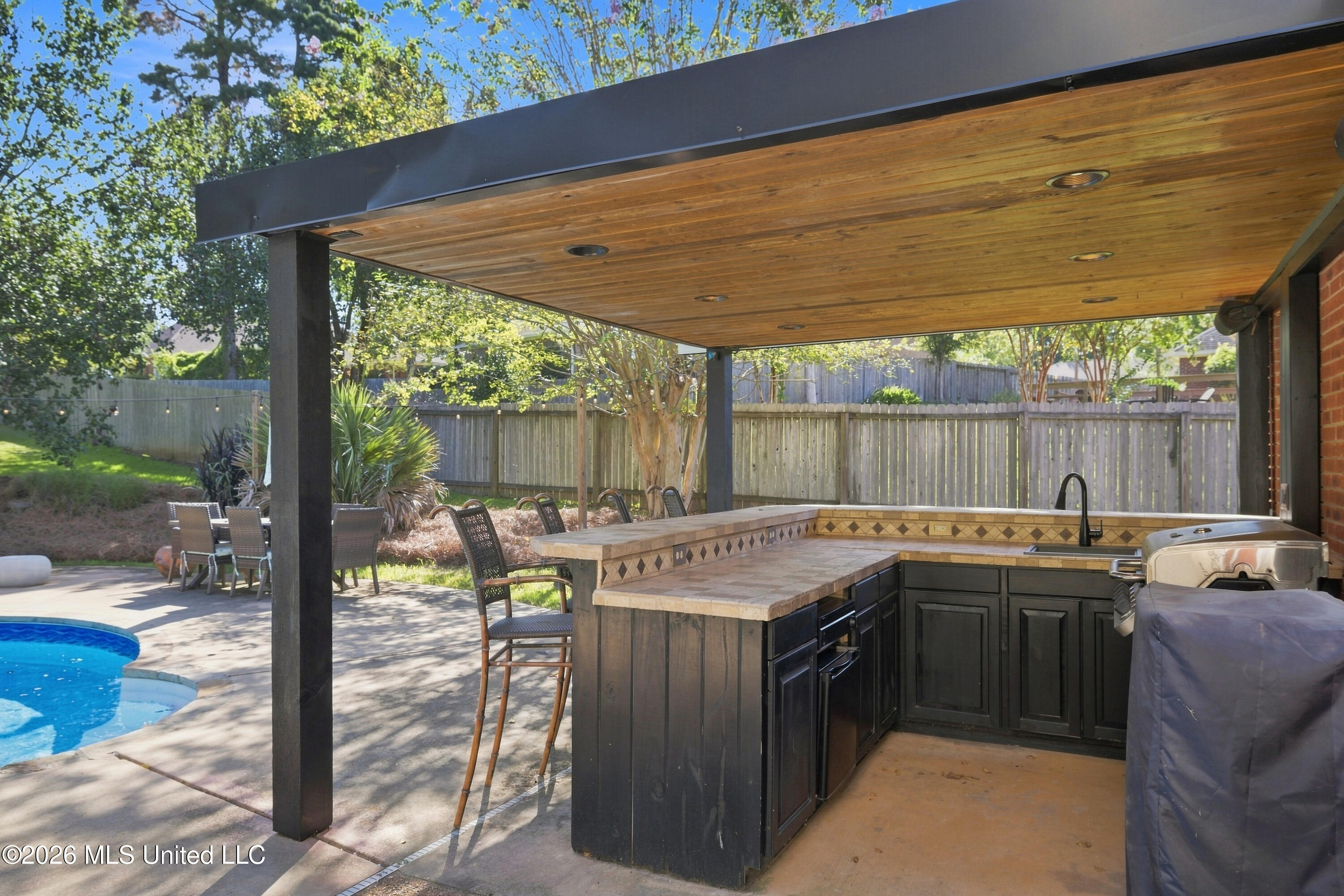 102 Spring Valley Drive Property Photo 3
