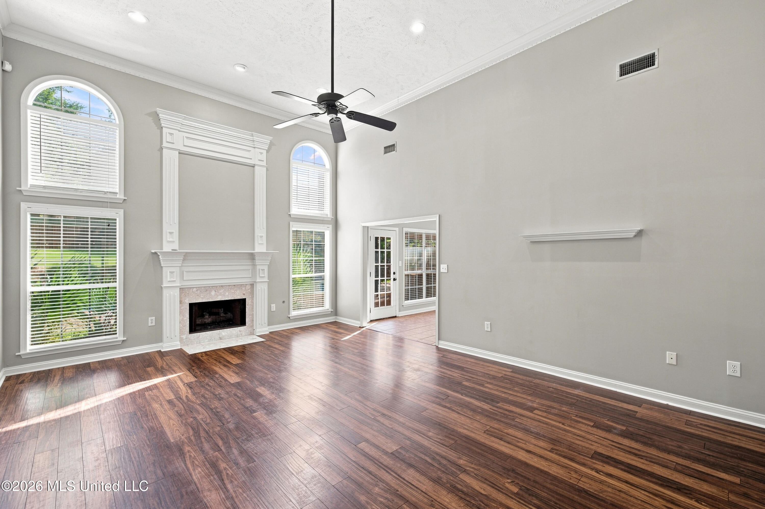 102 Spring Valley Drive Property Photo 8
