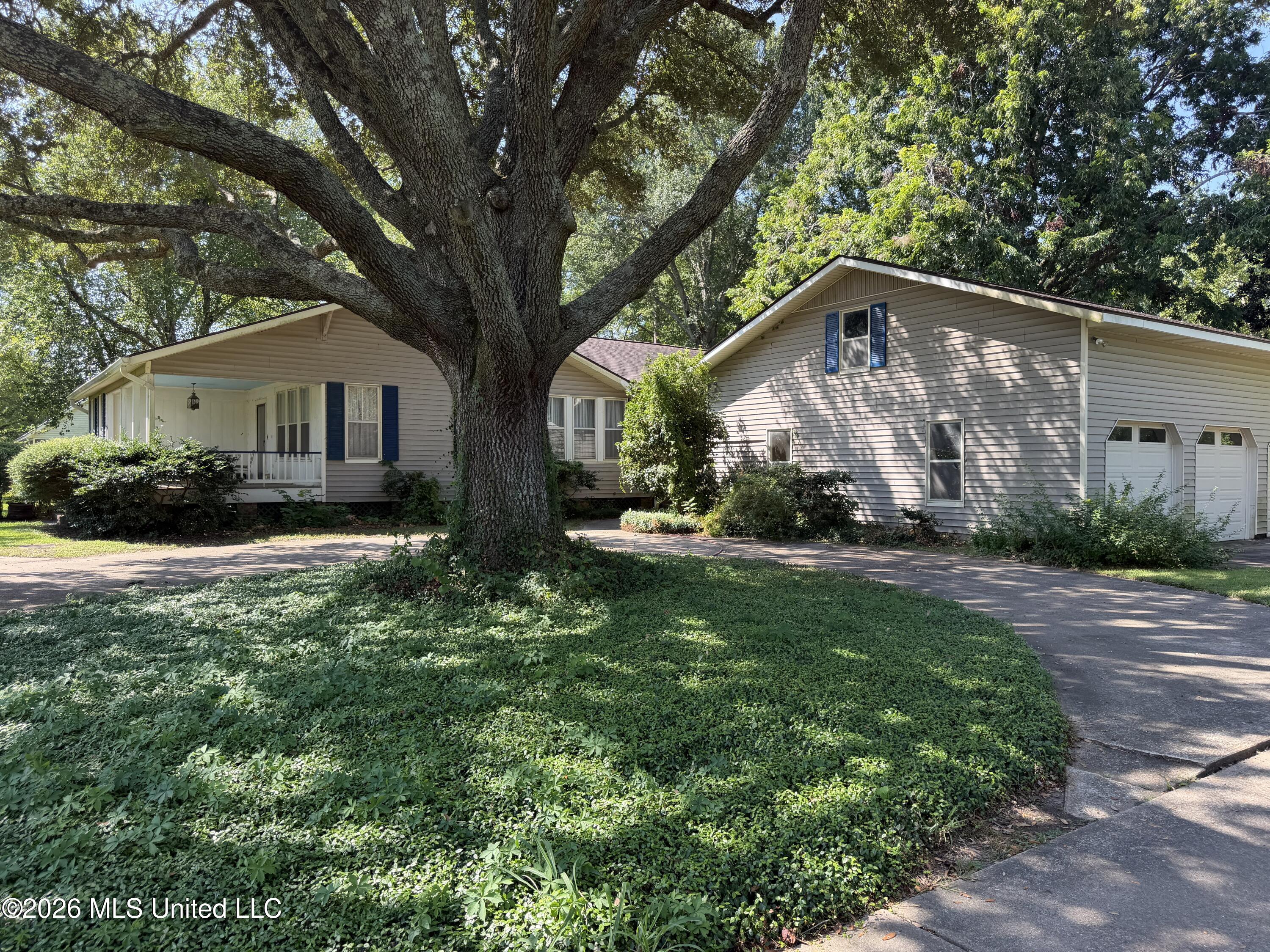 1206 Concordia Avenue Property Photo 1