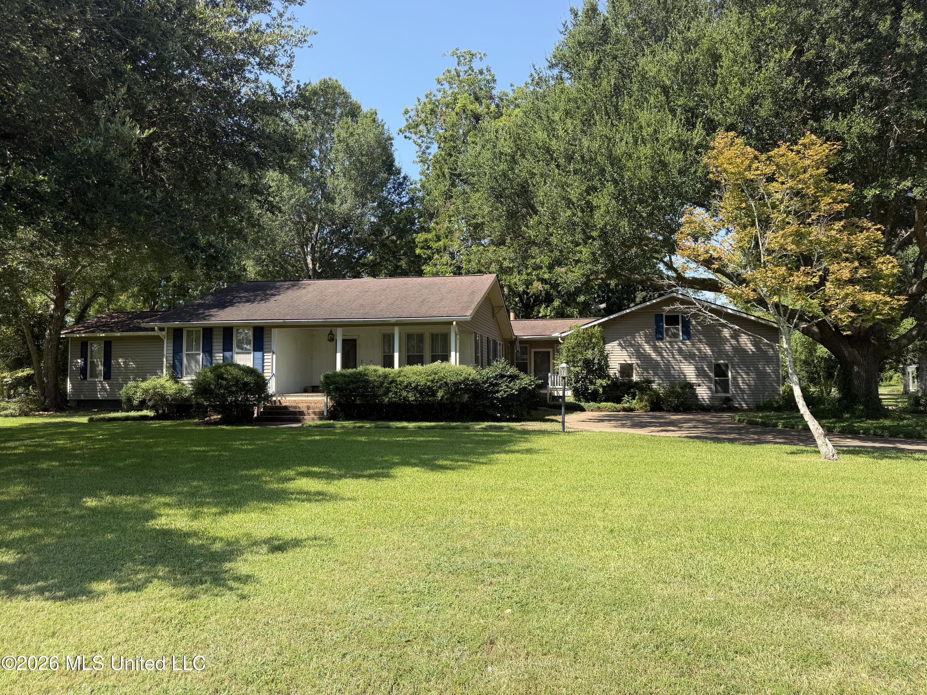 1206 Concordia Avenue Property Photo 2