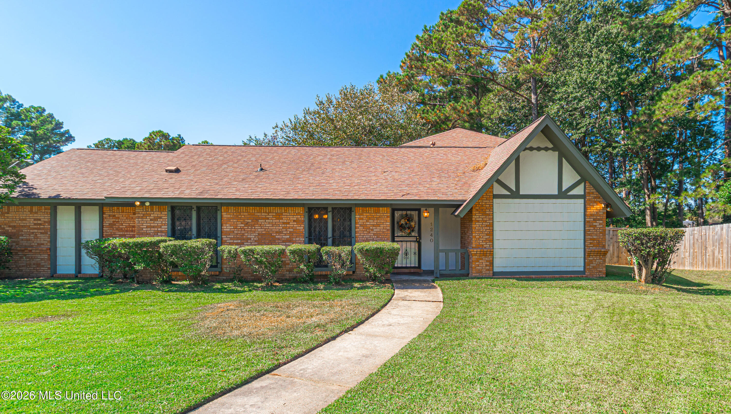 1240 Scots Glen Property Photo 1