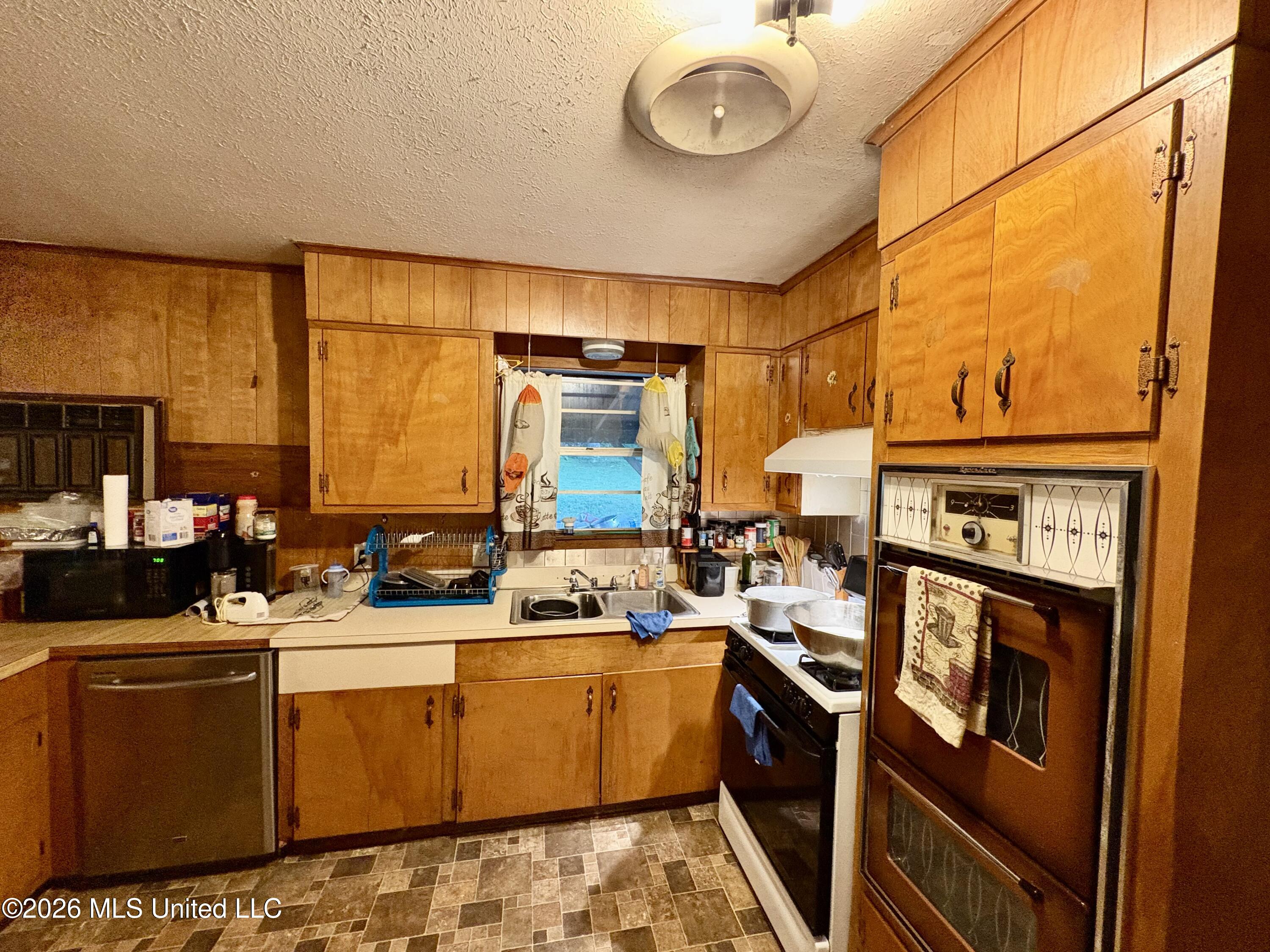 111 Moonmist Drive Property Photo 16