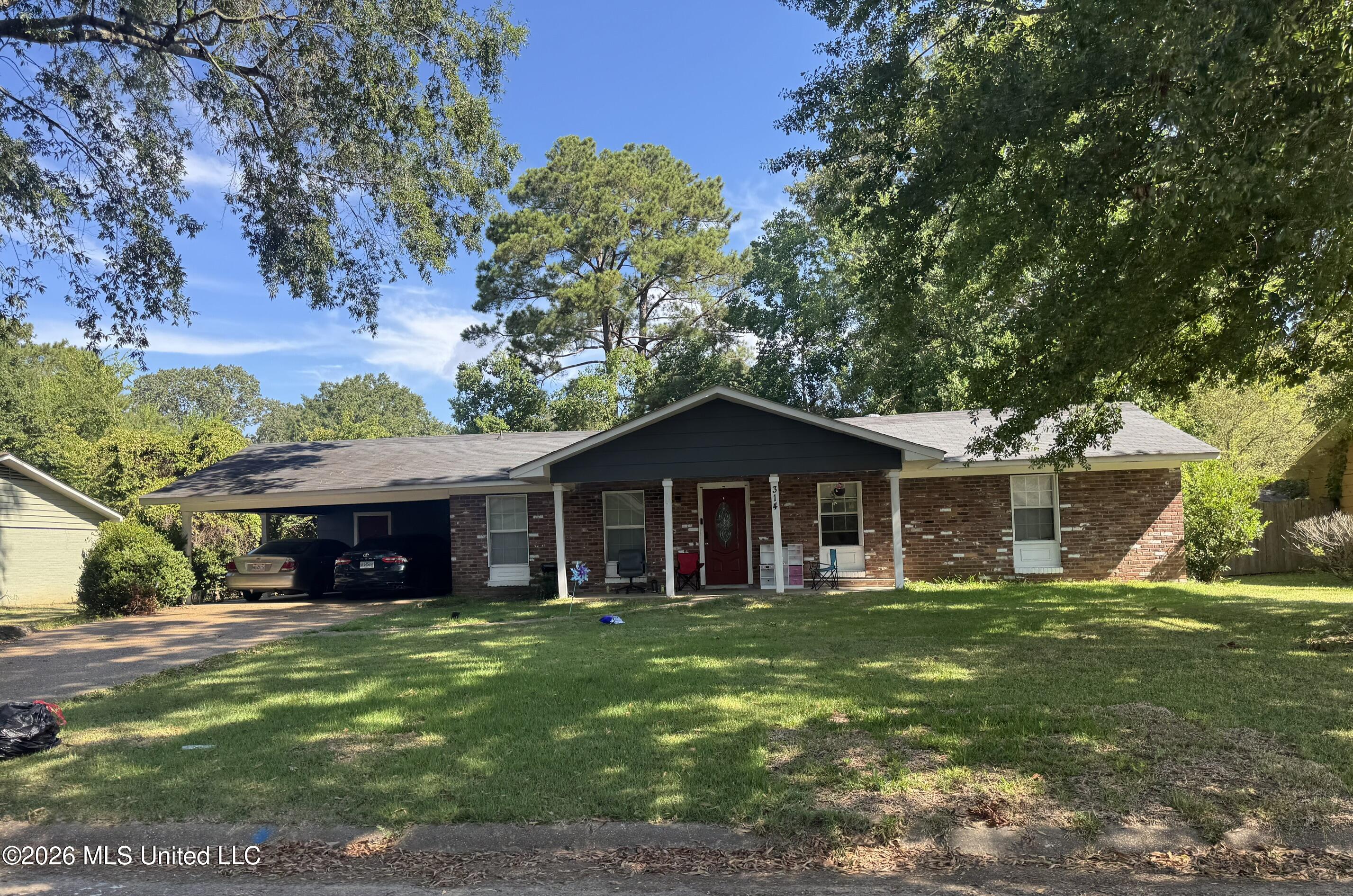 314 N Canton Club Circle Property Photo 1