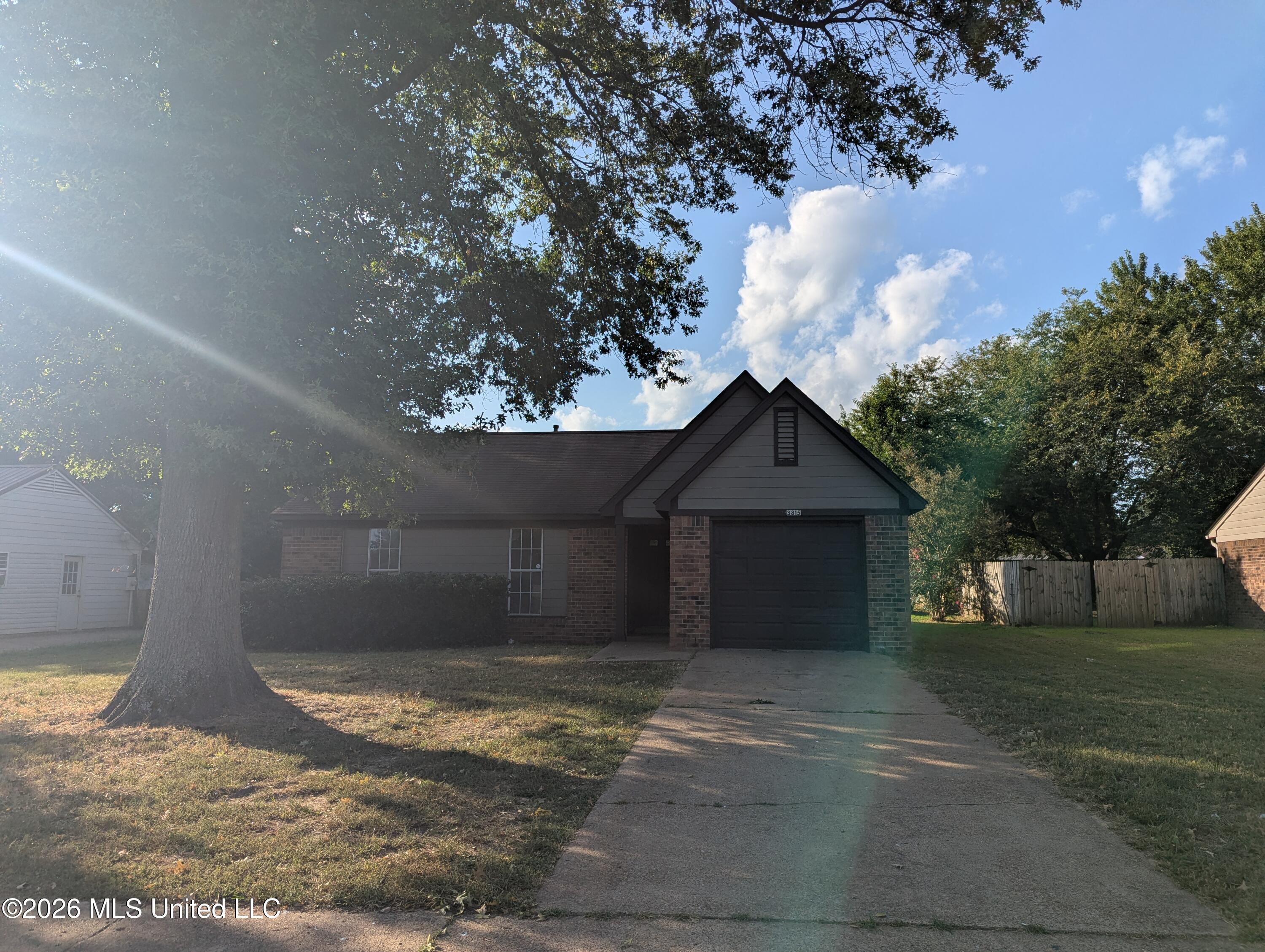 3815 Shadow Oaks Parkway Property Photo 1