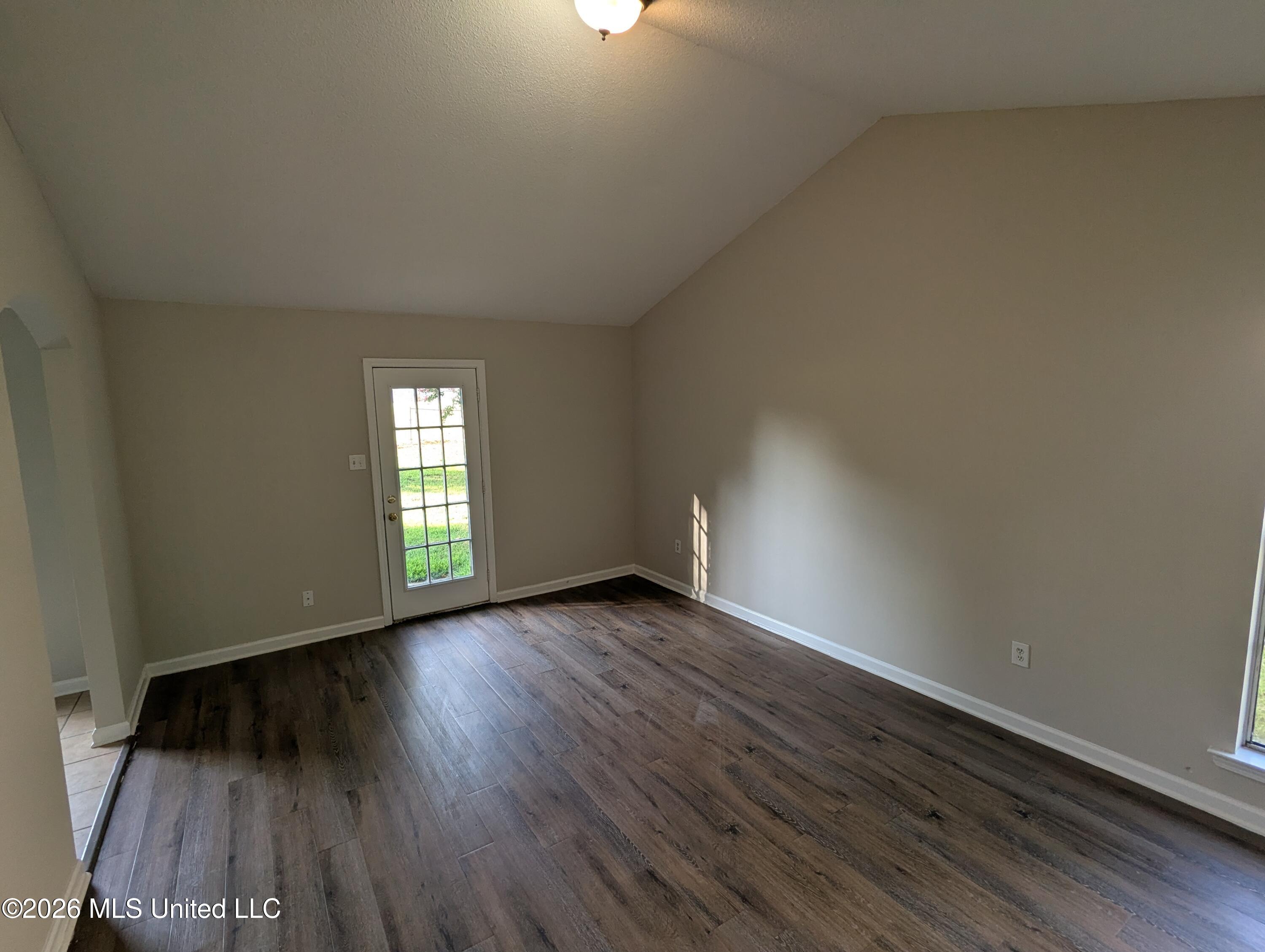 3815 Shadow Oaks Parkway Property Photo 5