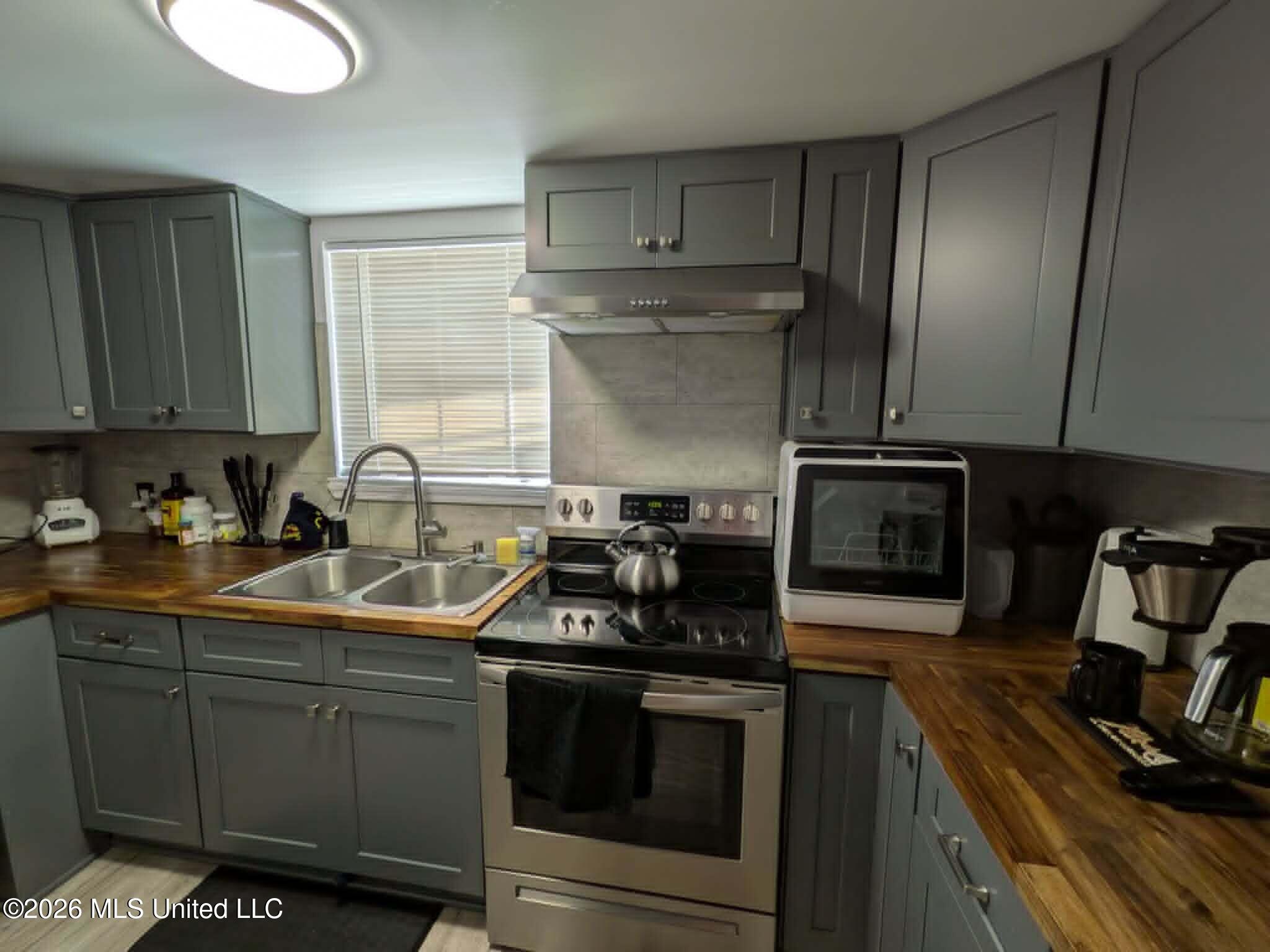 245 Mc Donnell Avenue Property Photo 8
