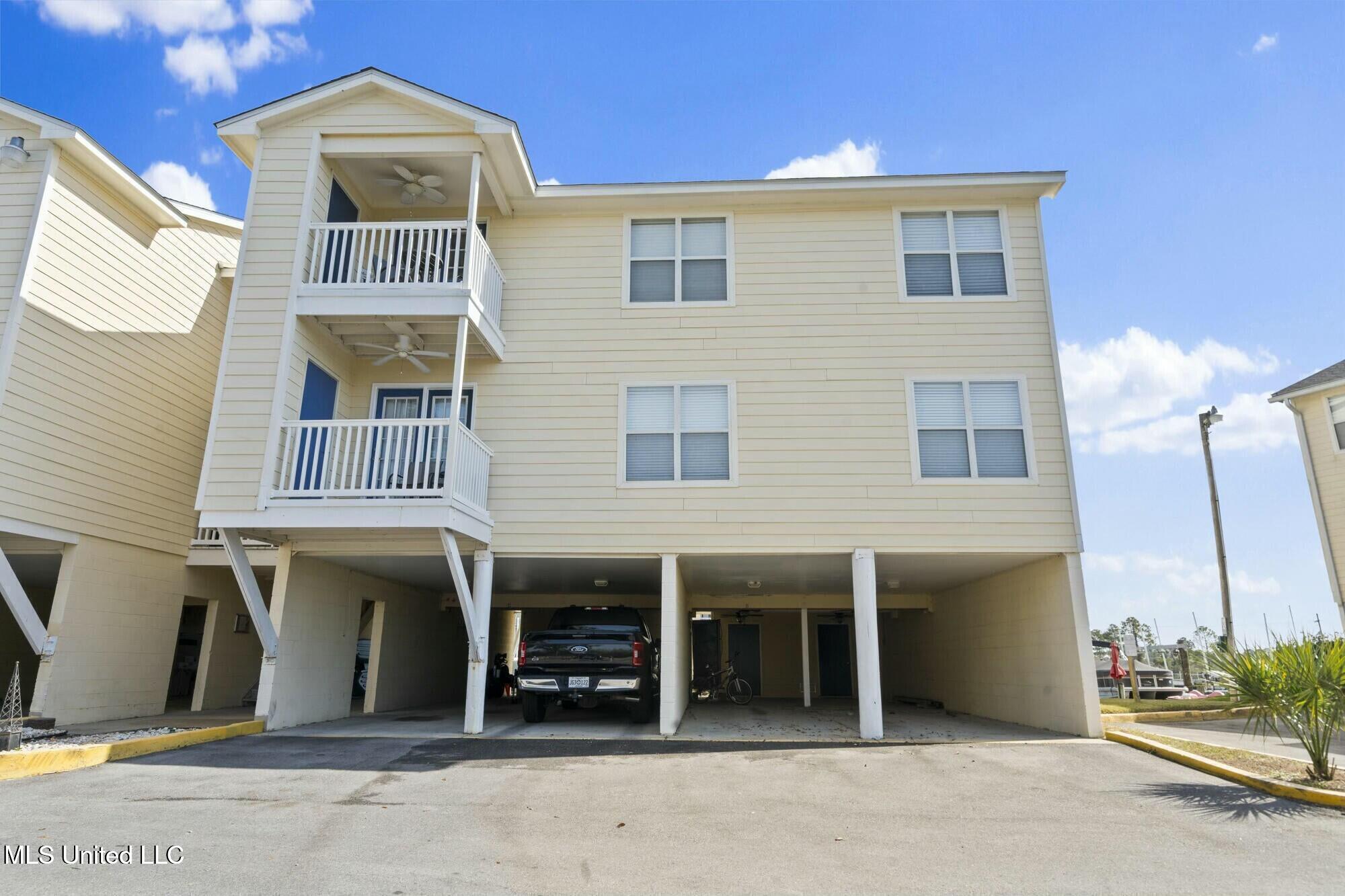 2421 Beachview Drive Property Photo 3