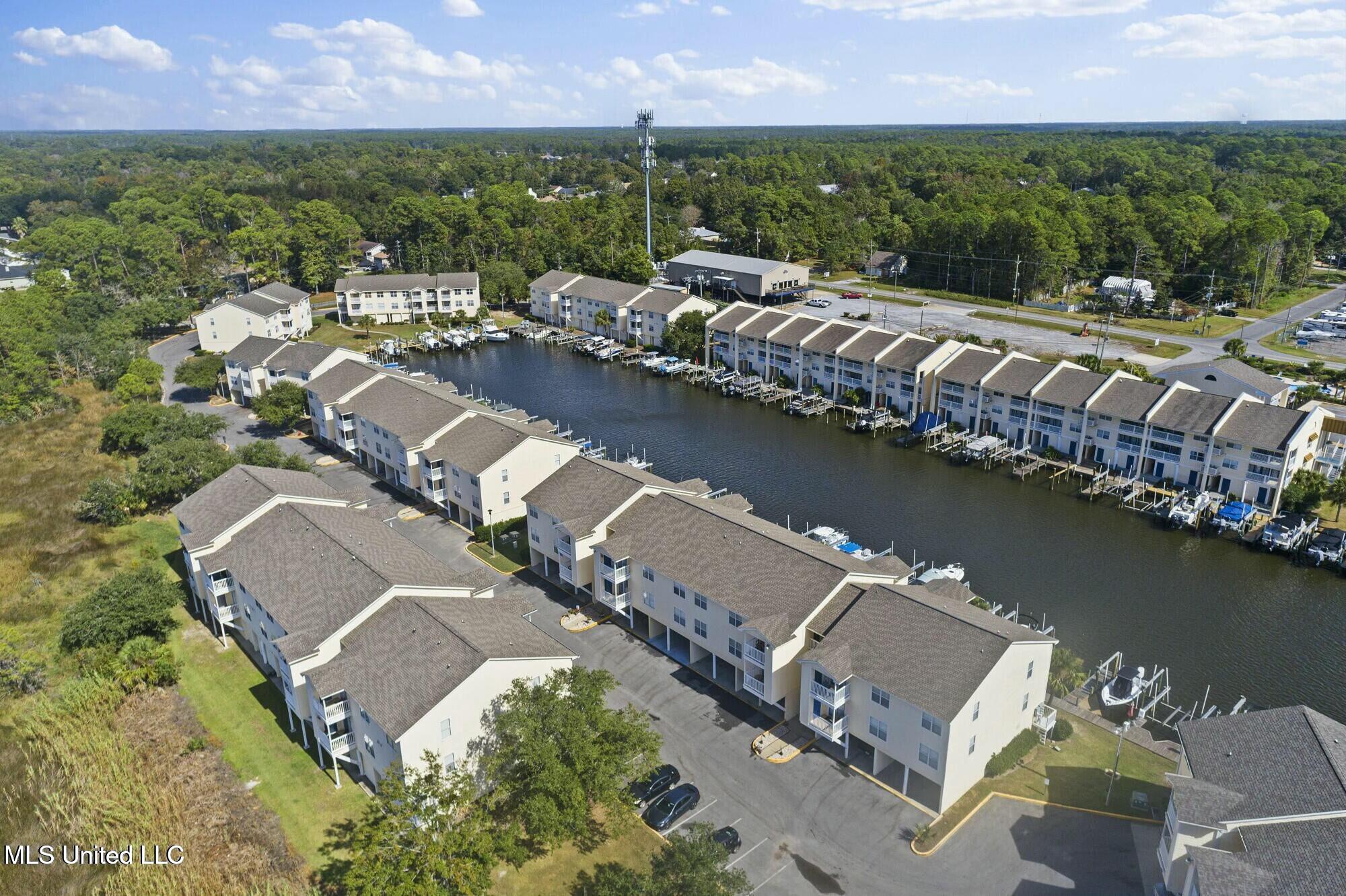 2421 Beachview Drive Property Photo 4