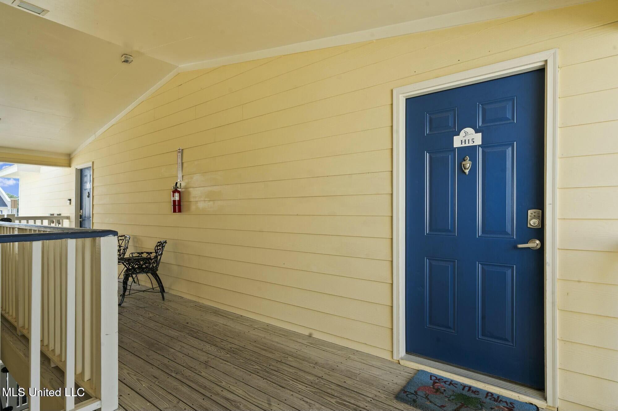 2421 Beachview Drive Property Photo 6