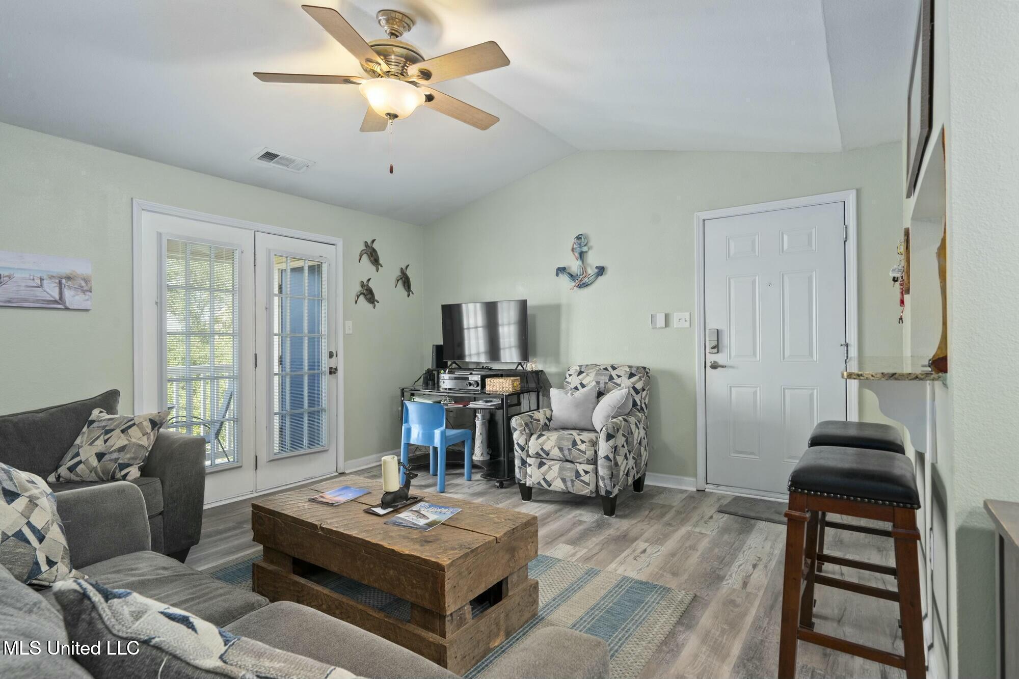 2421 Beachview Drive Property Photo 8