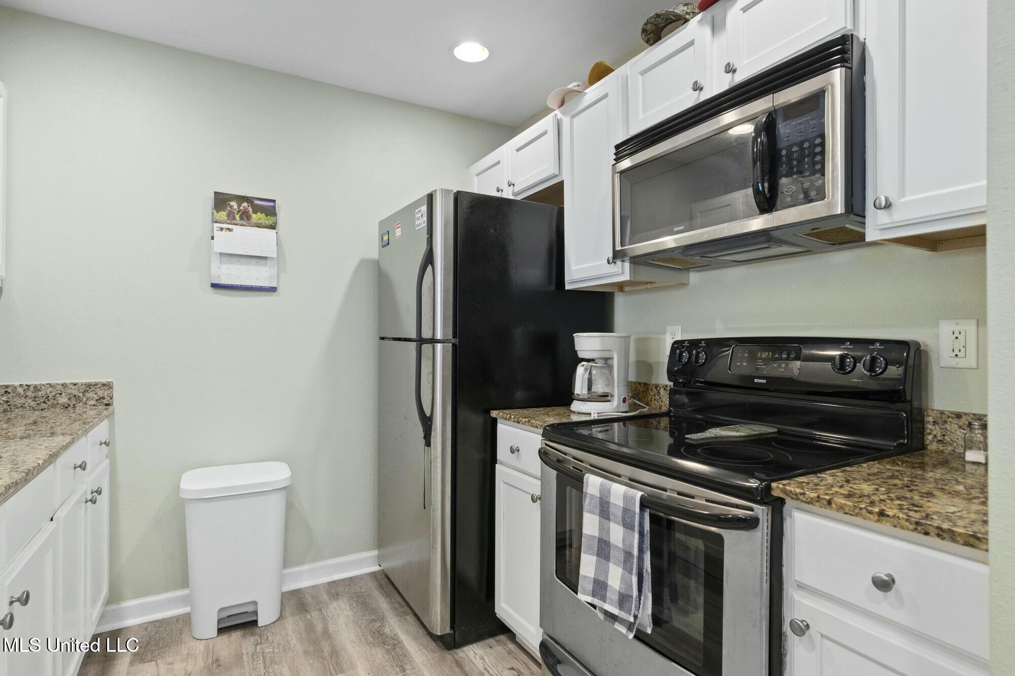 2421 Beachview Drive Property Photo 10