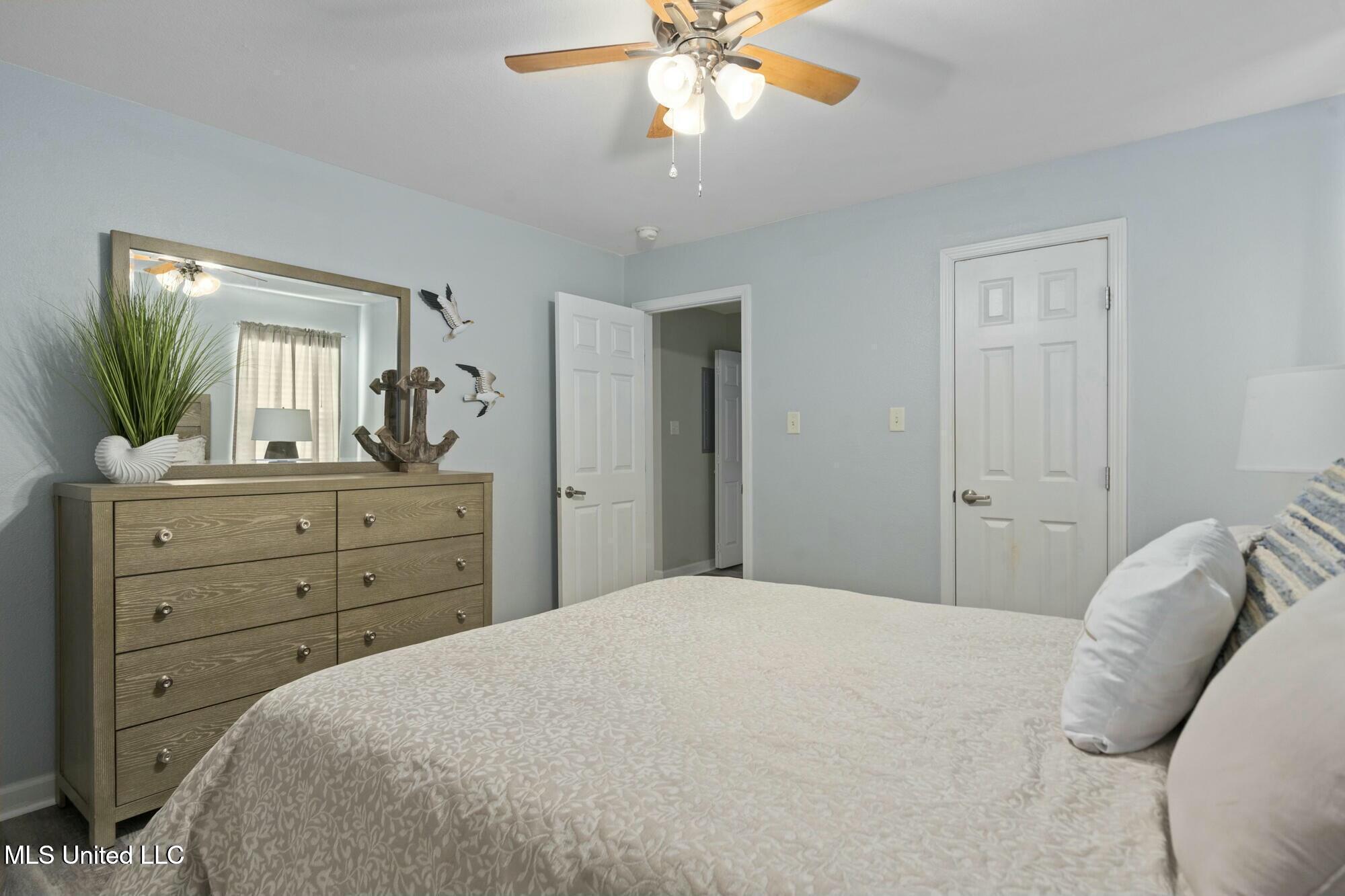 2421 Beachview Drive Property Photo 14