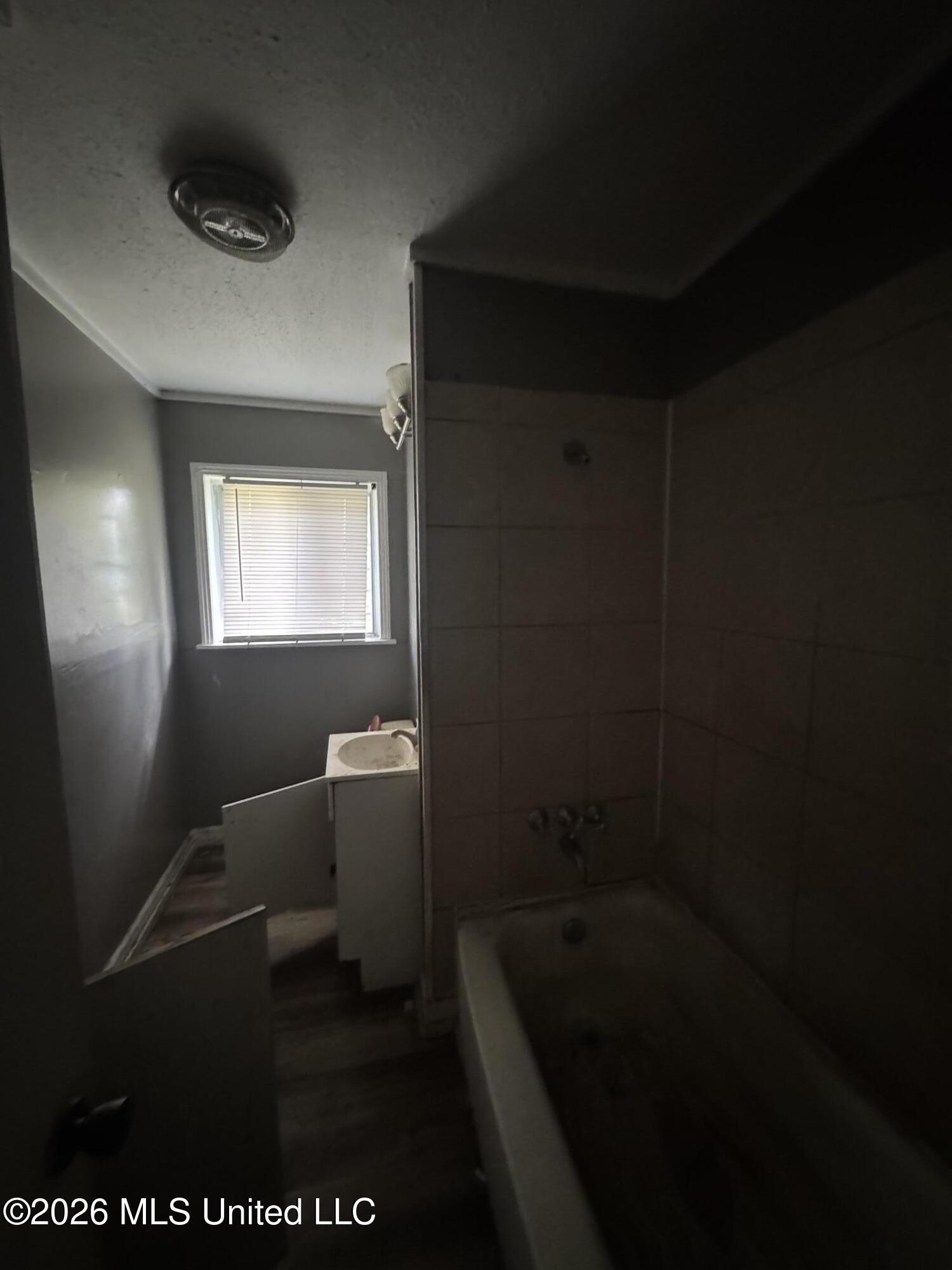 1572 E Mcdowell Road Property Photo 8