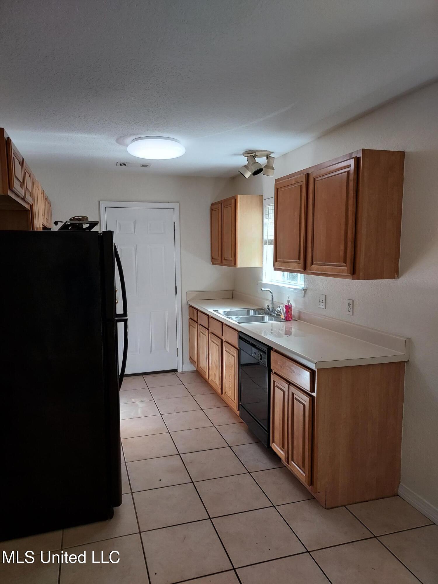 1009 Magnolia Street Property Photo 2