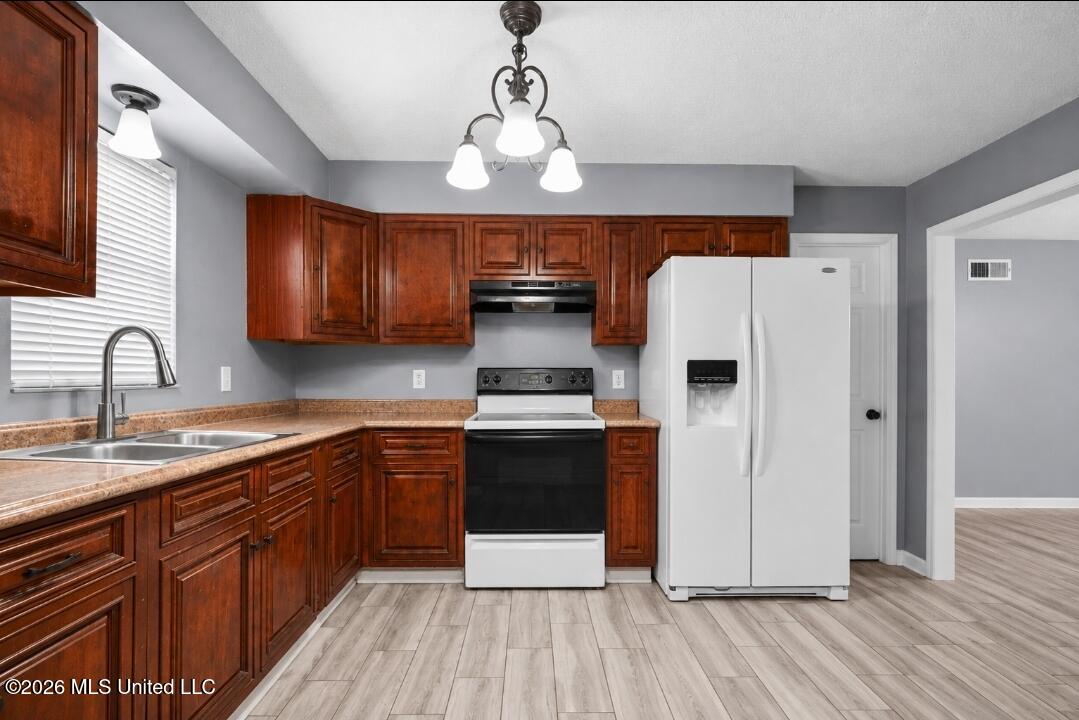 3160 Forest Glen Drive Property Photo 7