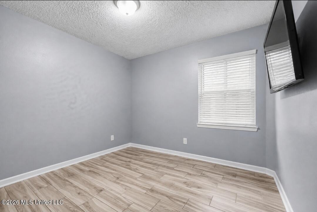3160 Forest Glen Drive Property Photo 8
