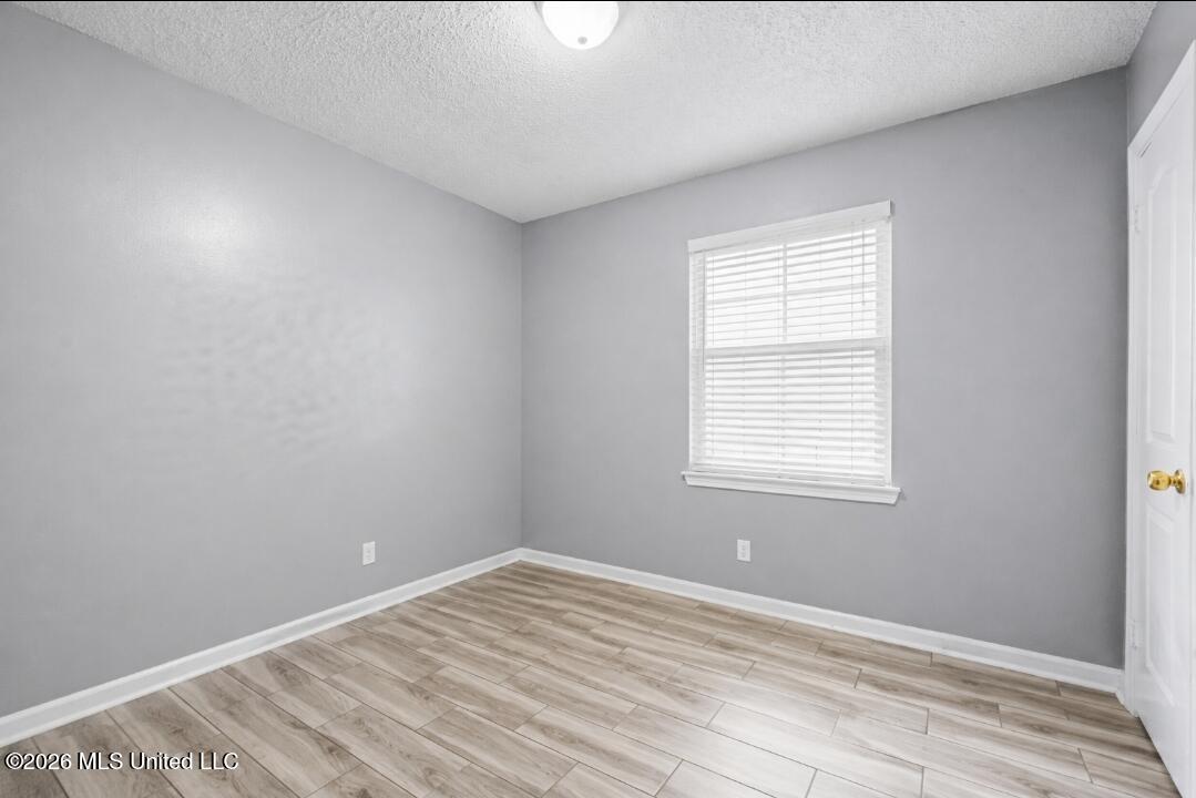 3160 Forest Glen Drive Property Photo 9