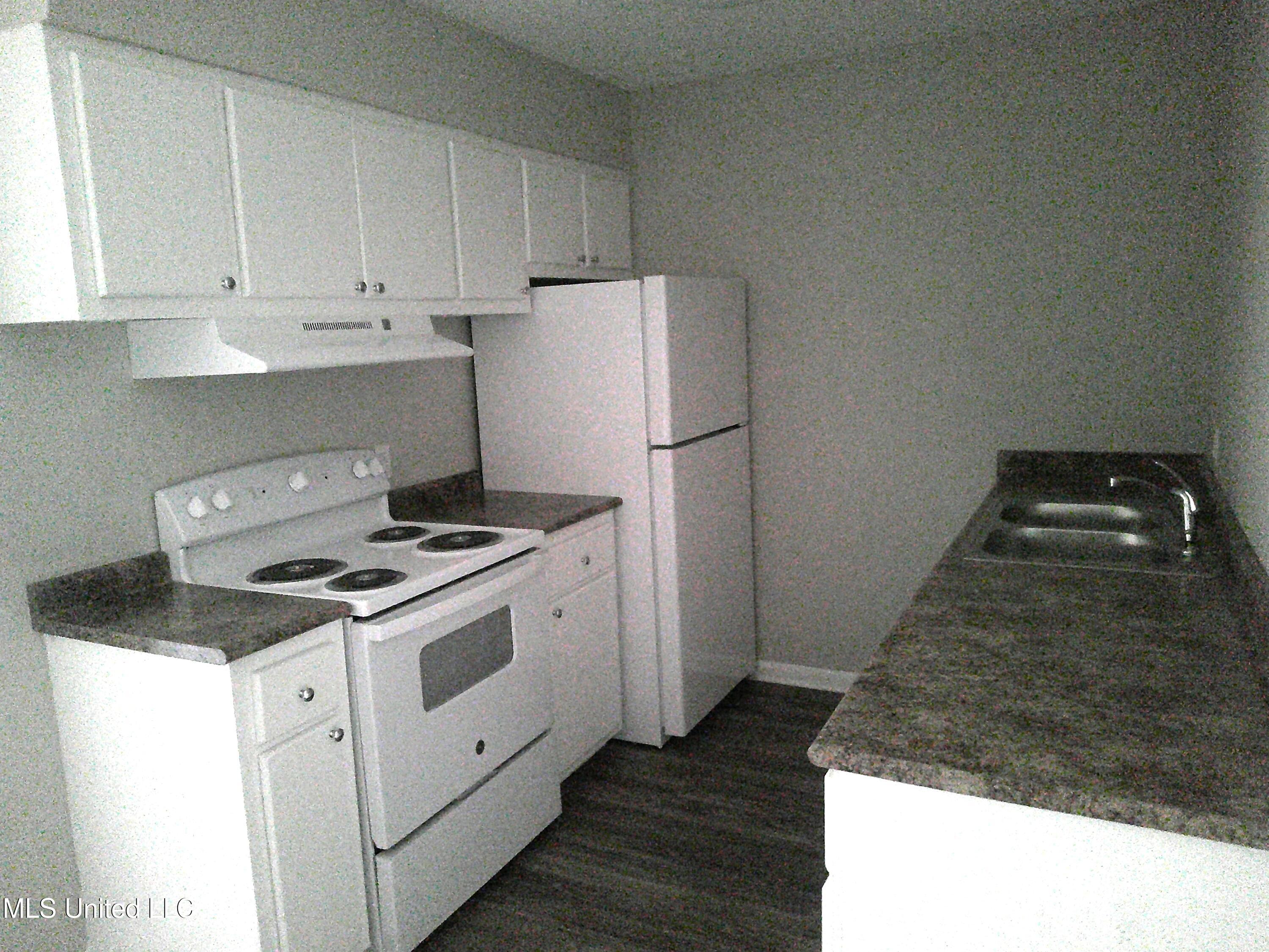 433 Meadowlark Drive Property Photo 4
