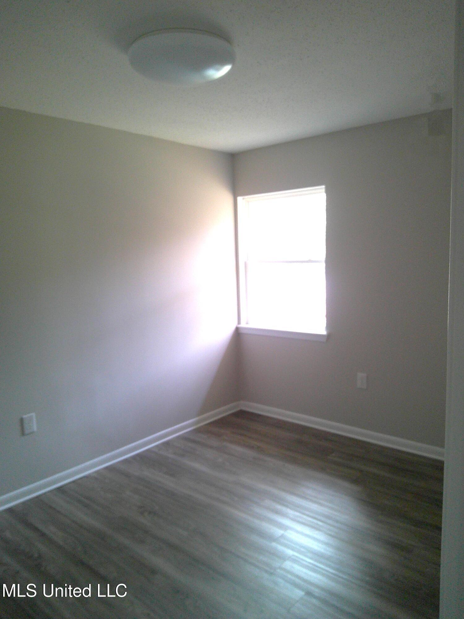 433 Meadowlark Drive Property Photo 8