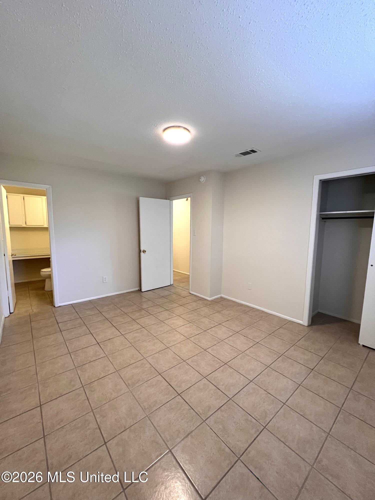 10 Pembrook Circle Property Photo 13
