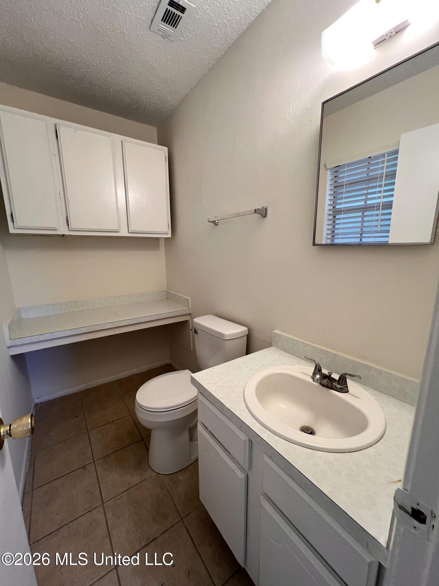 10 Pembrook Circle Property Photo 15