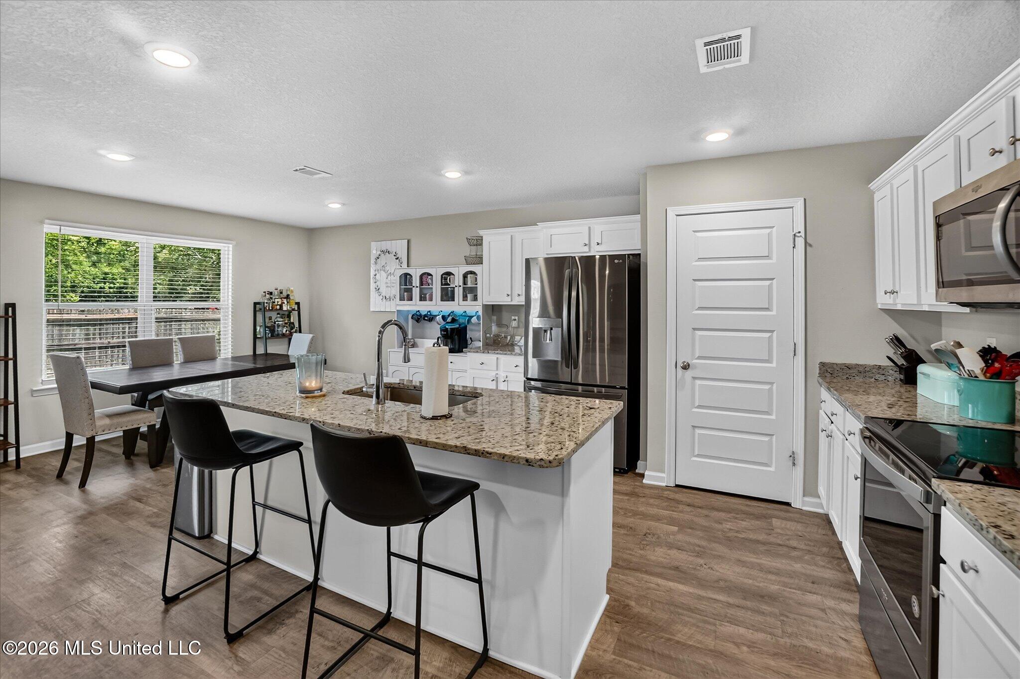 15266 Cypress Way Property Photo 2