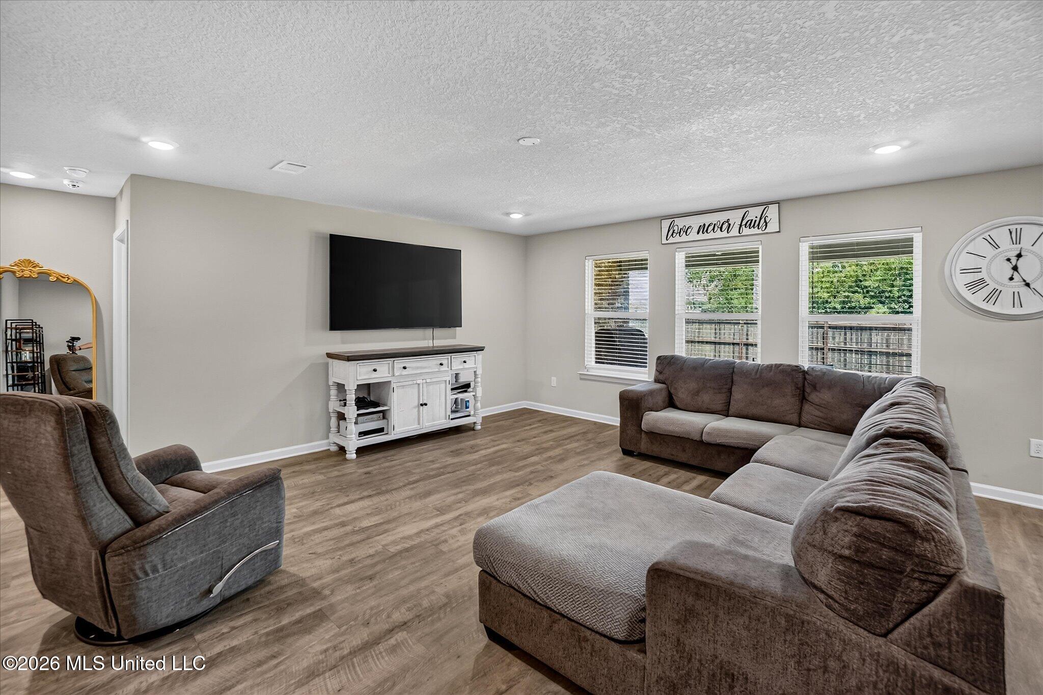 15266 Cypress Way Property Photo 5