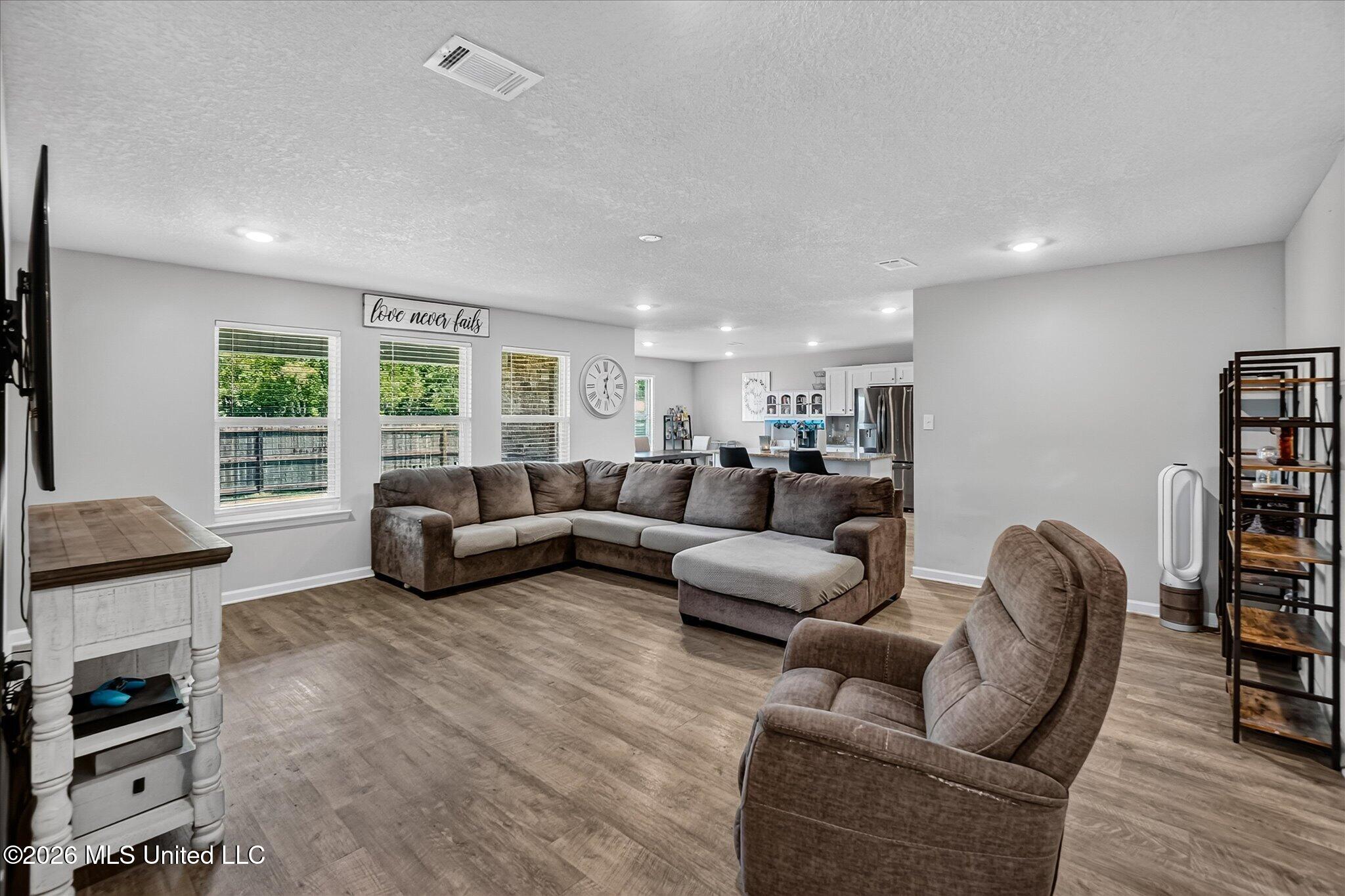 15266 Cypress Way Property Photo 6