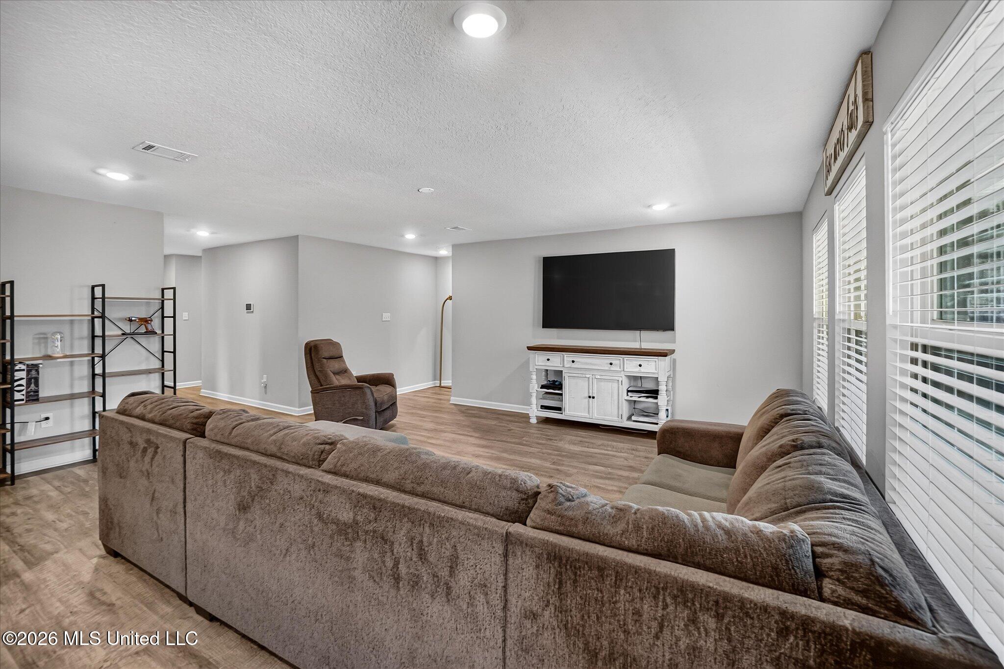 15266 Cypress Way Property Photo 7