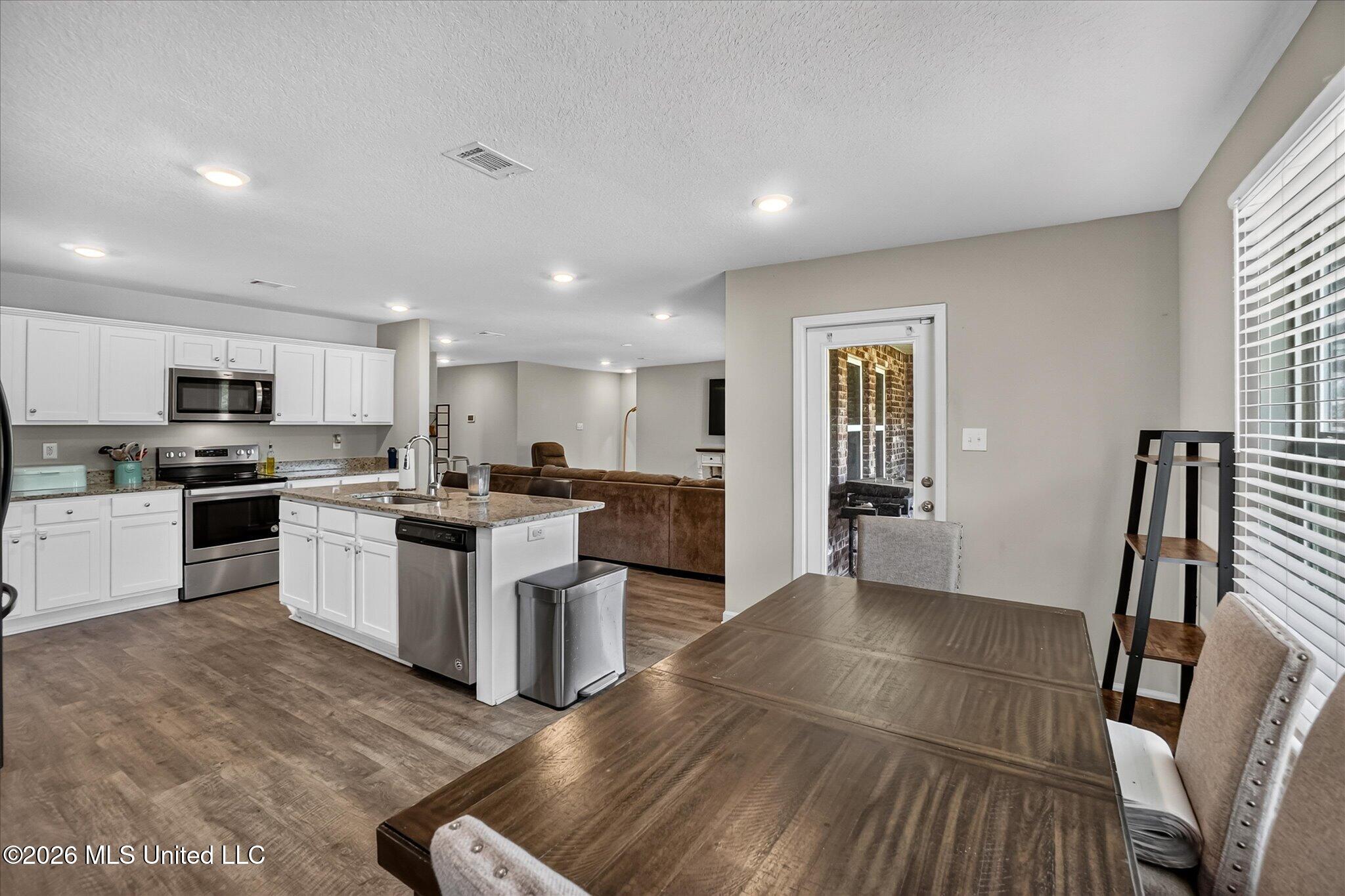15266 Cypress Way Property Photo 14