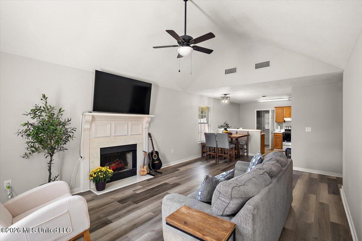 111 Barnett Bend Lane Property Photo 4
