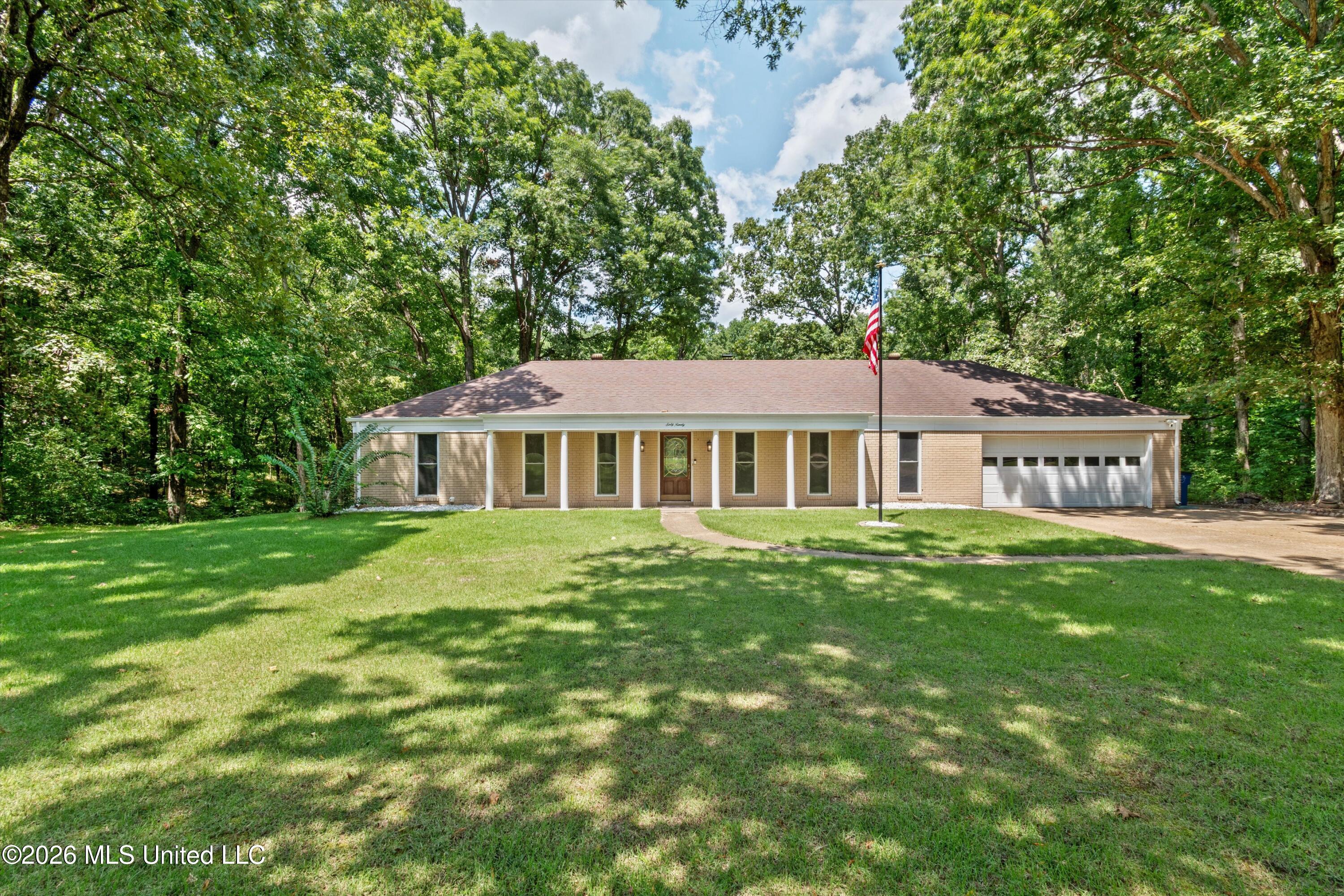 6090 Northwood Drive Property Photo 4