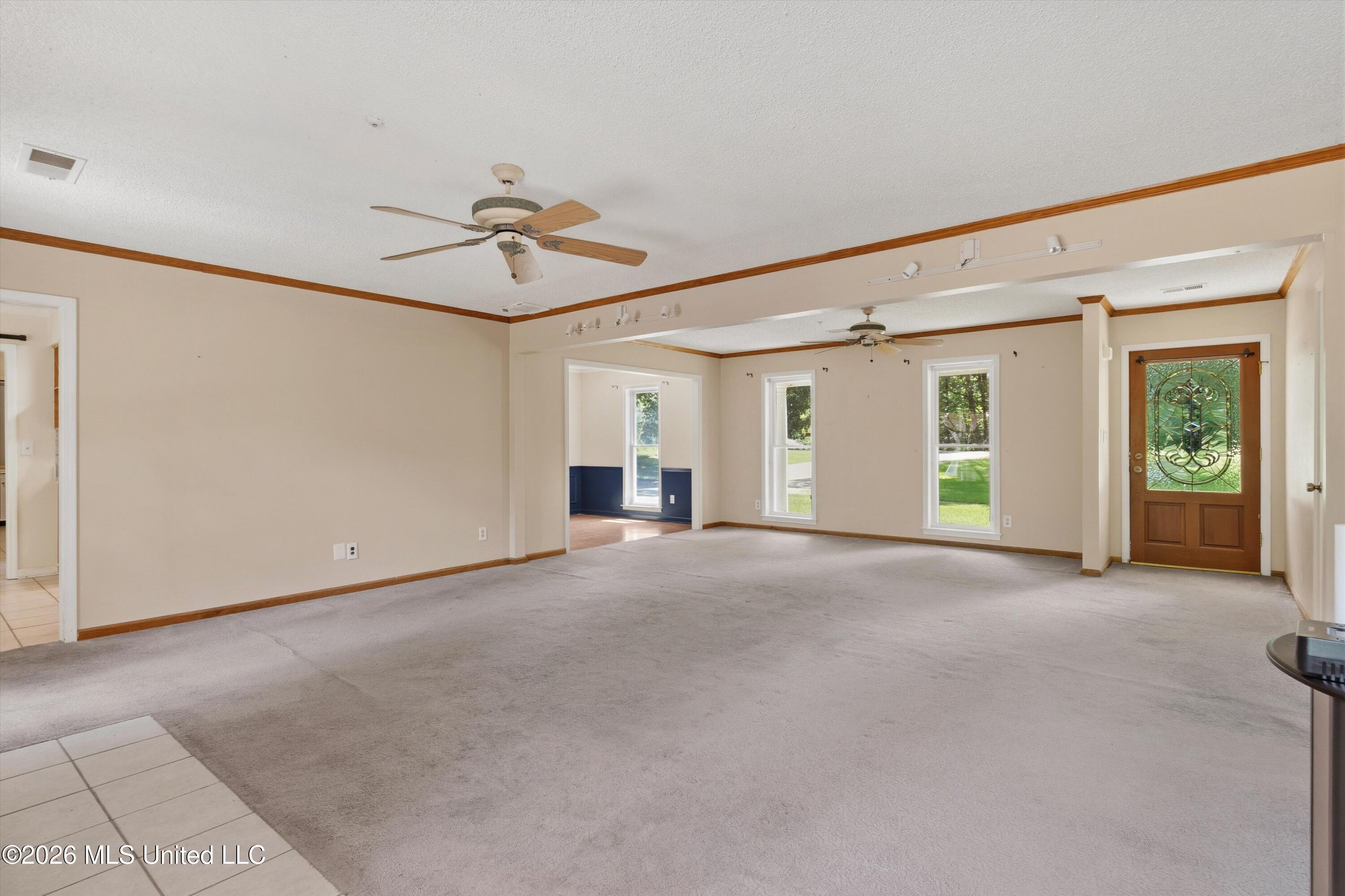 6090 Northwood Drive Property Photo 5