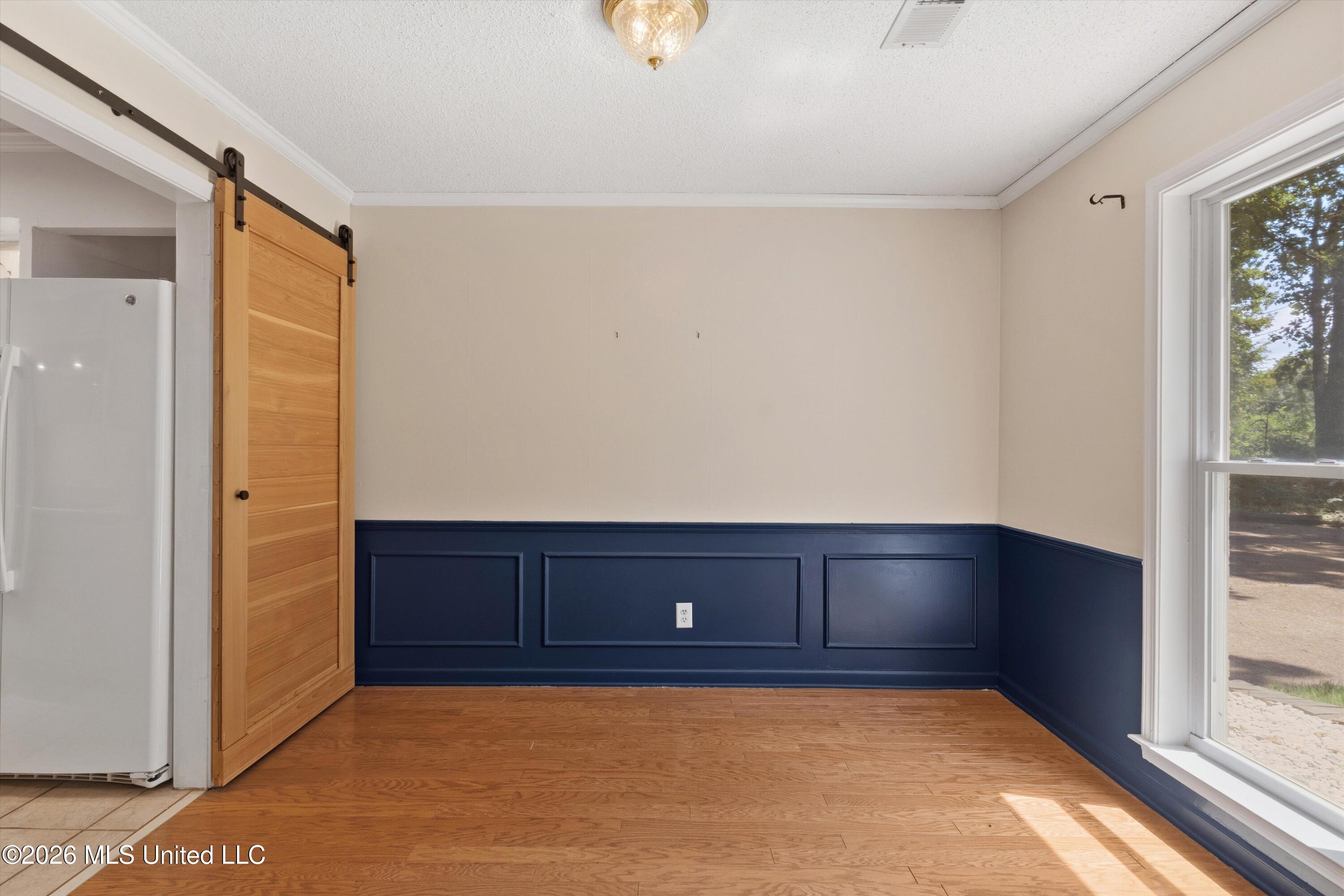 6090 Northwood Drive Property Photo 6