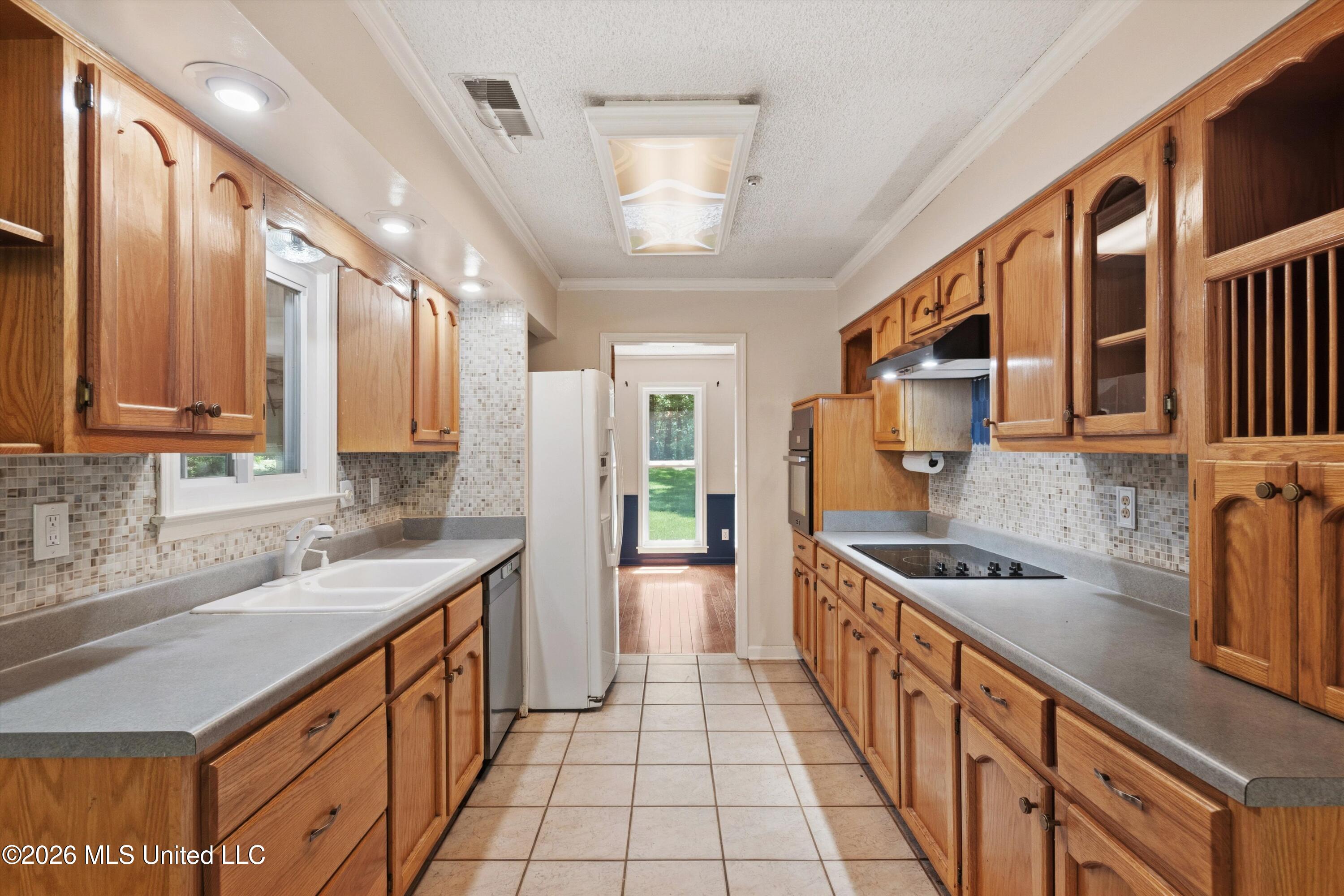 6090 Northwood Drive Property Photo 8